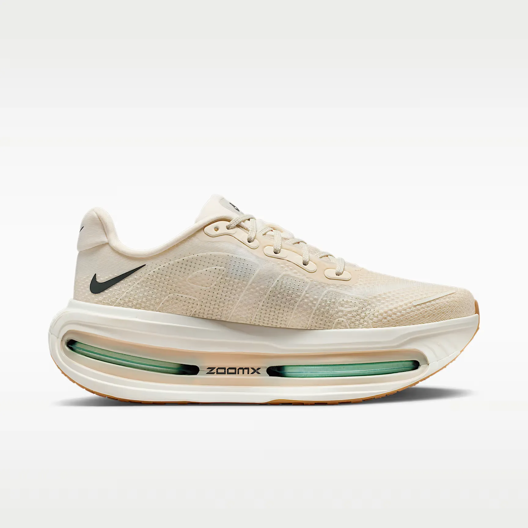 000000_Nike-Vomero-Premium_Pale-Ivory-Sanddrift_HQ2050-106_img2