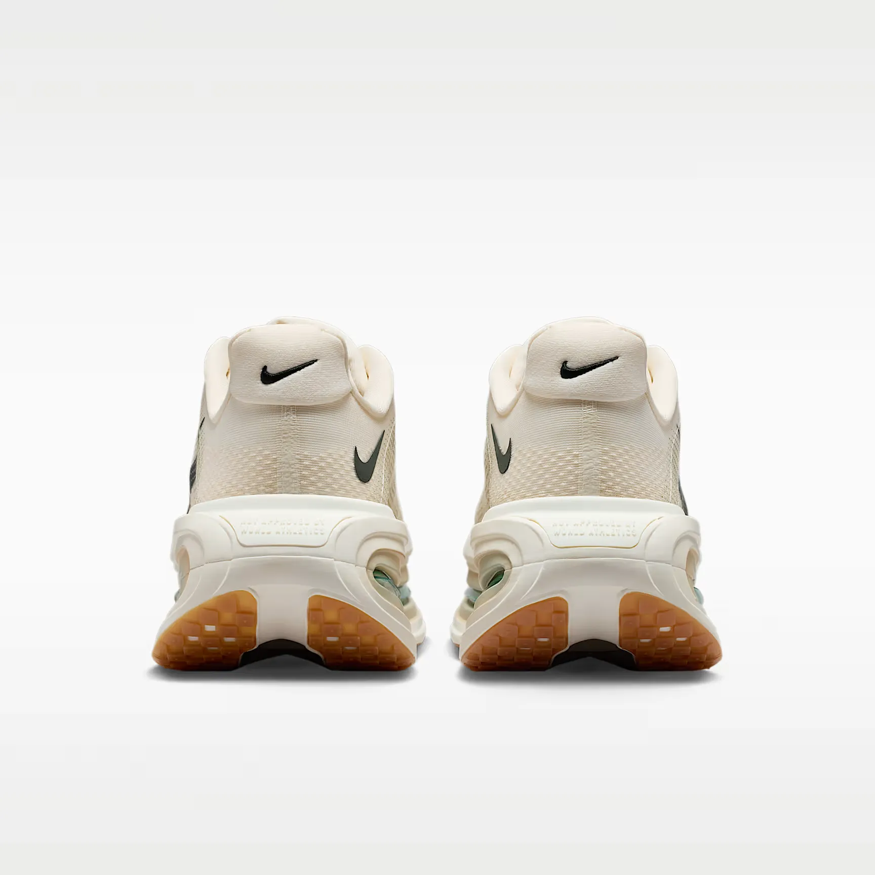 000000_Nike-Vomero-Premium_Pale-Ivory-Sanddrift_HQ2050-106_img5