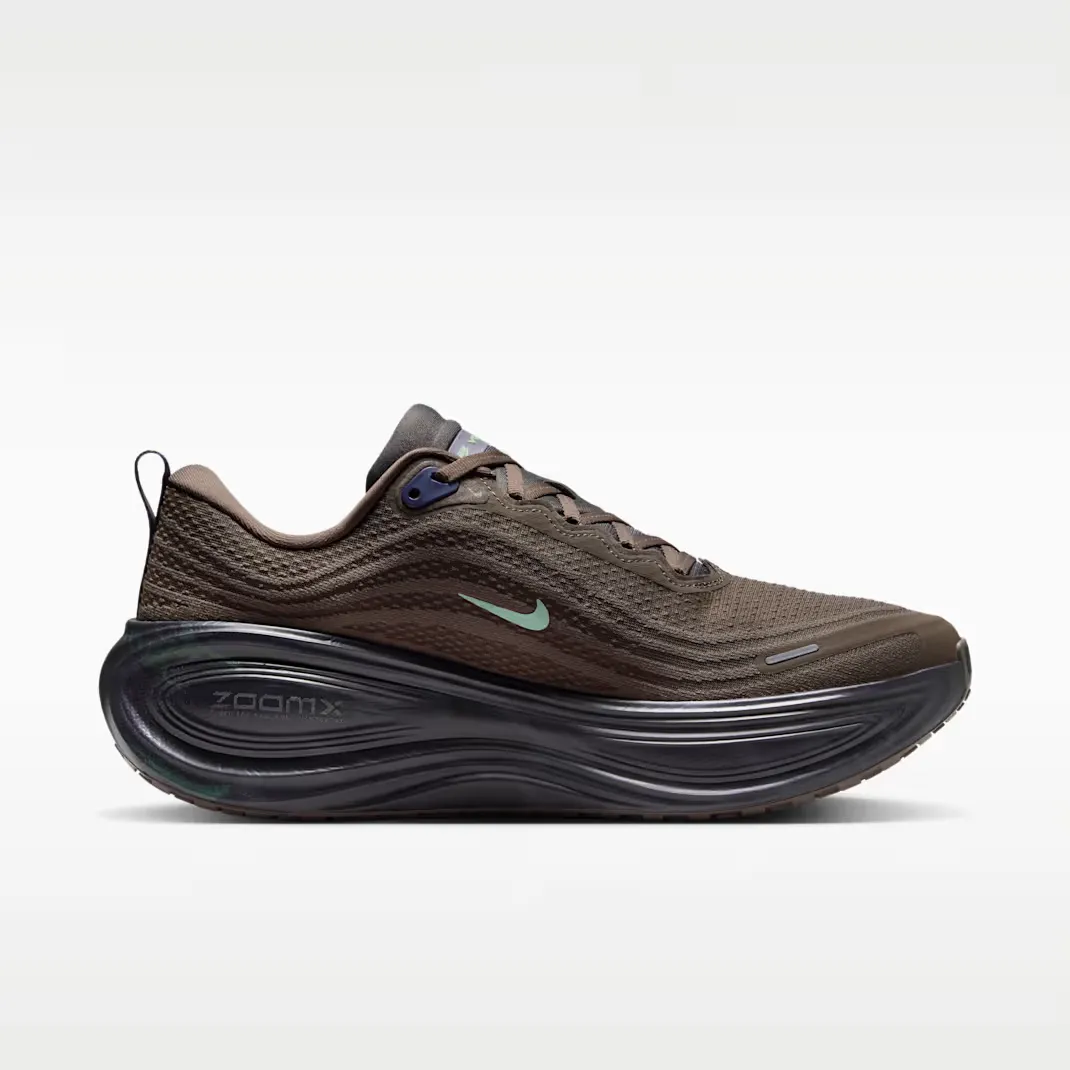 000000_Nike-Vomero-Plus_Ironstone_IR7550-030_img2