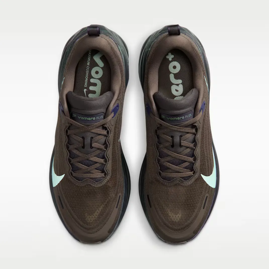 000000_Nike-Vomero-Plus_Ironstone_IR7550-030_img3