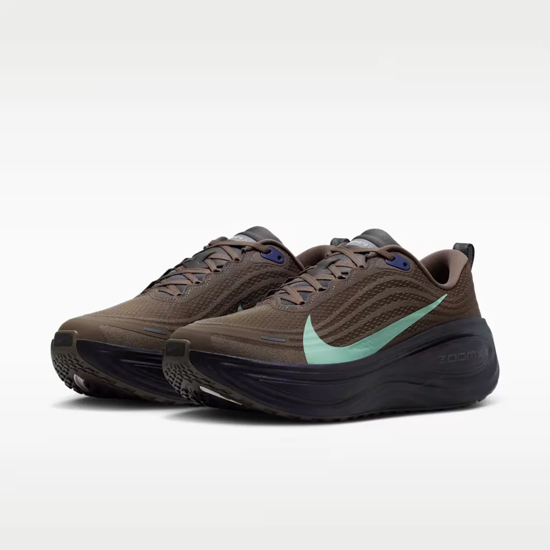 000000_Nike-Vomero-Plus_Ironstone_IR7550-030_img4