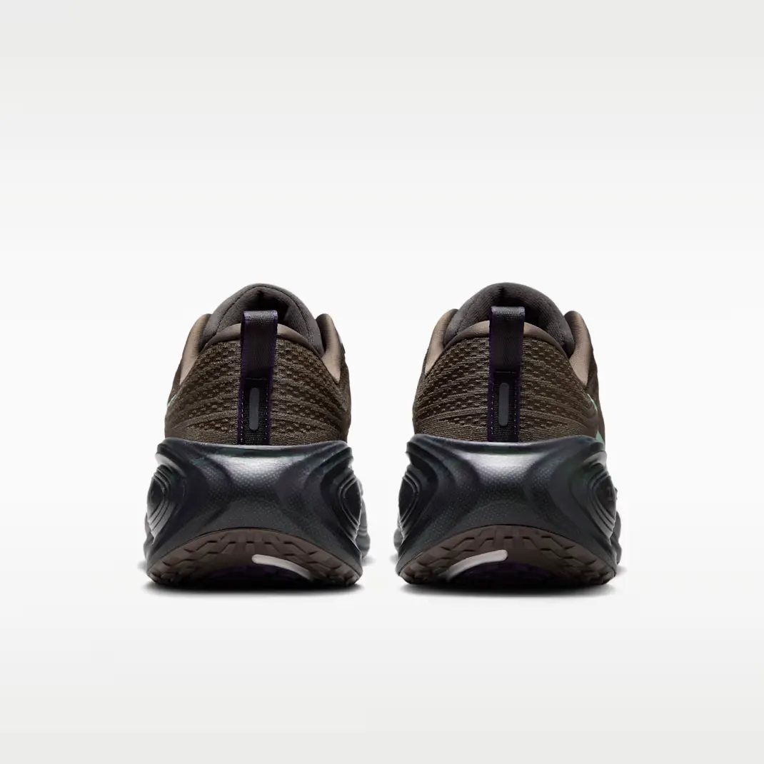 000000_Nike-Vomero-Plus_Ironstone_IR7550-030_img5