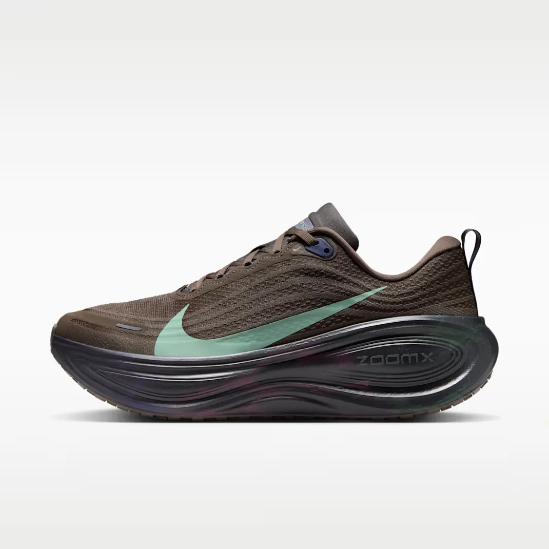 000000_Nike-Vomero-Plus_Ironstone_IR7550-030_img0