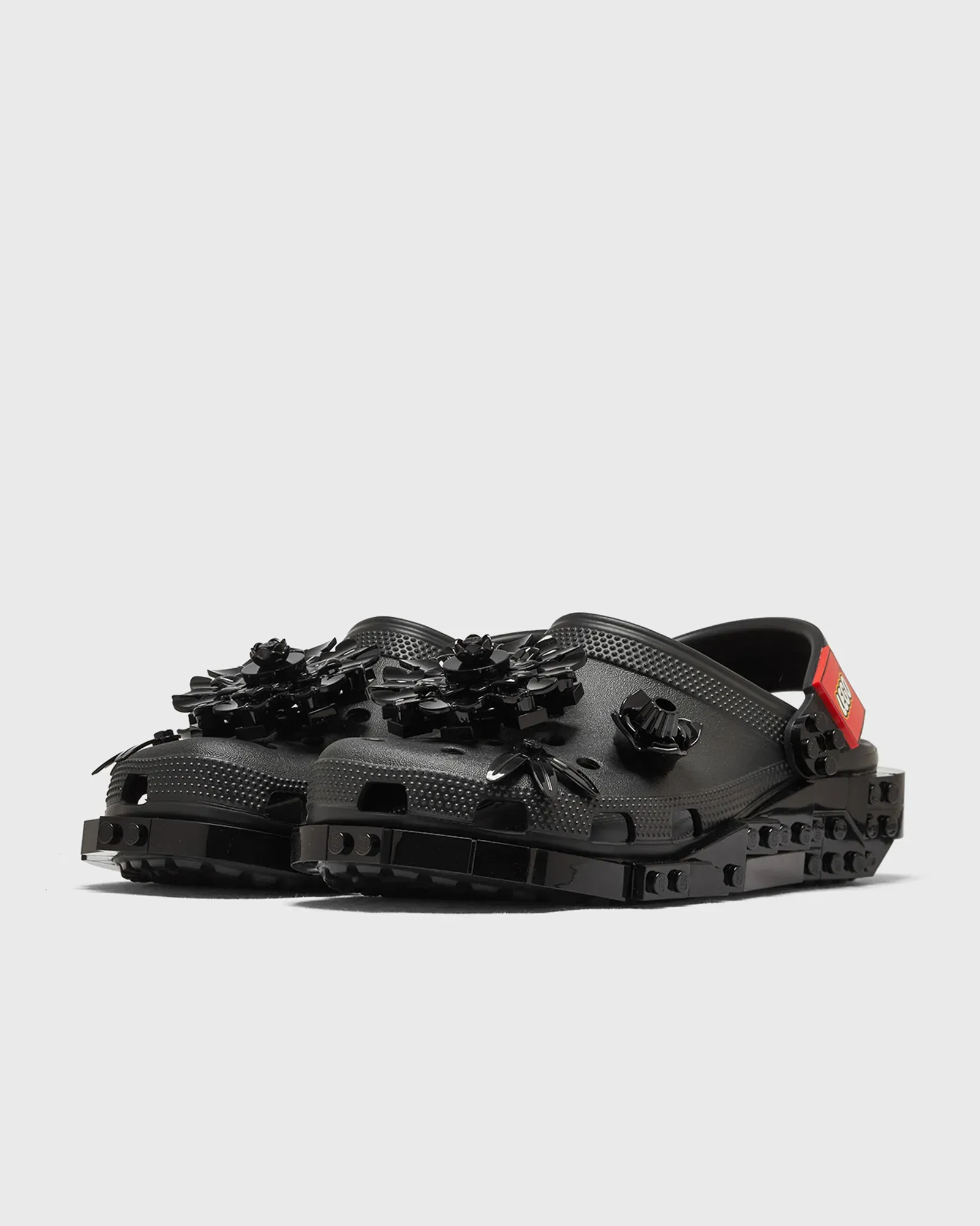 000000_Crocs-x-LEGO-4LW-Botanicals-Clog_Black_212982-90H_img1