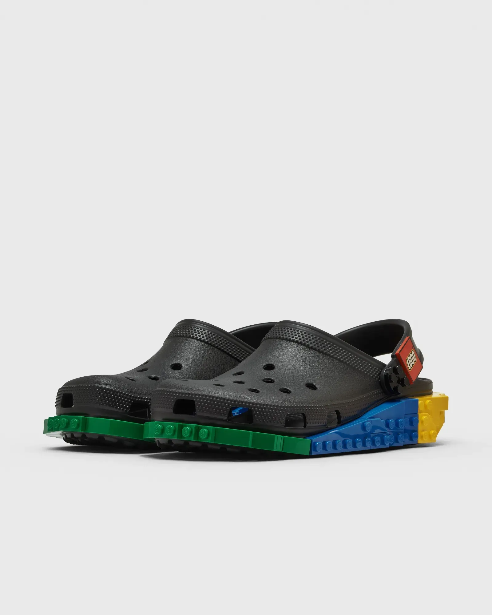 000000_Crocs-x-LEGO-4LW-System-Clog_Black_211873-001_img1