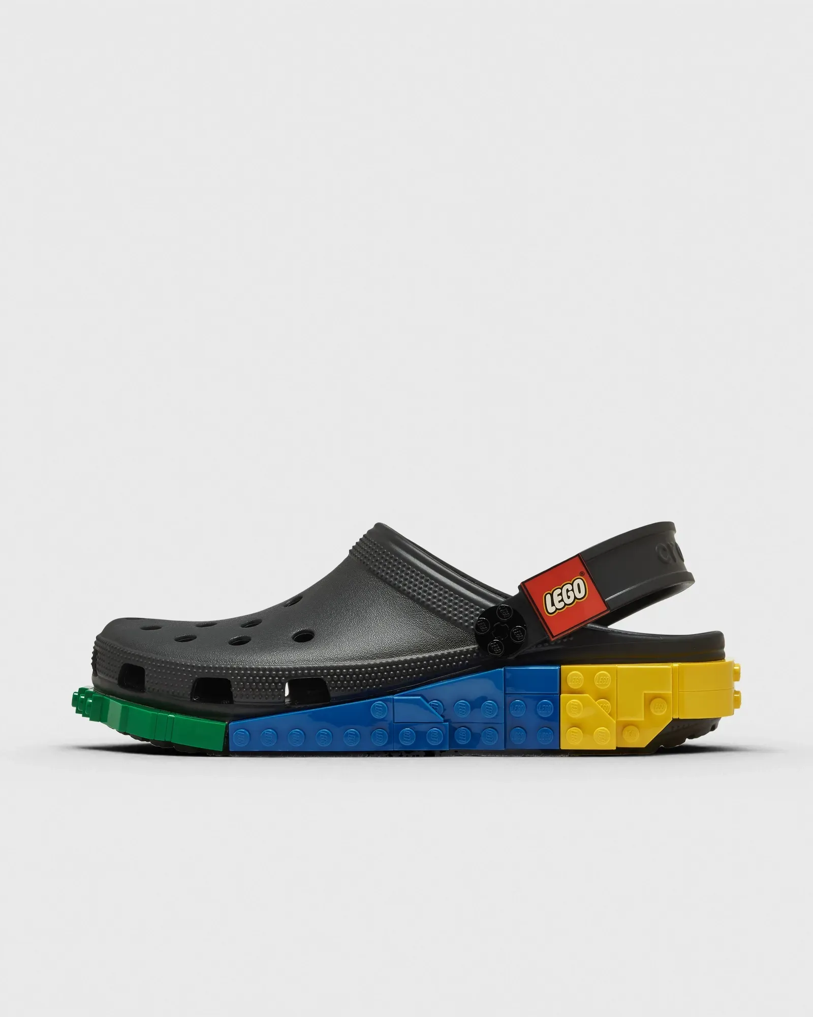 000000_Crocs-x-LEGO-4LW-System-Clog_Black_211873-001_img0