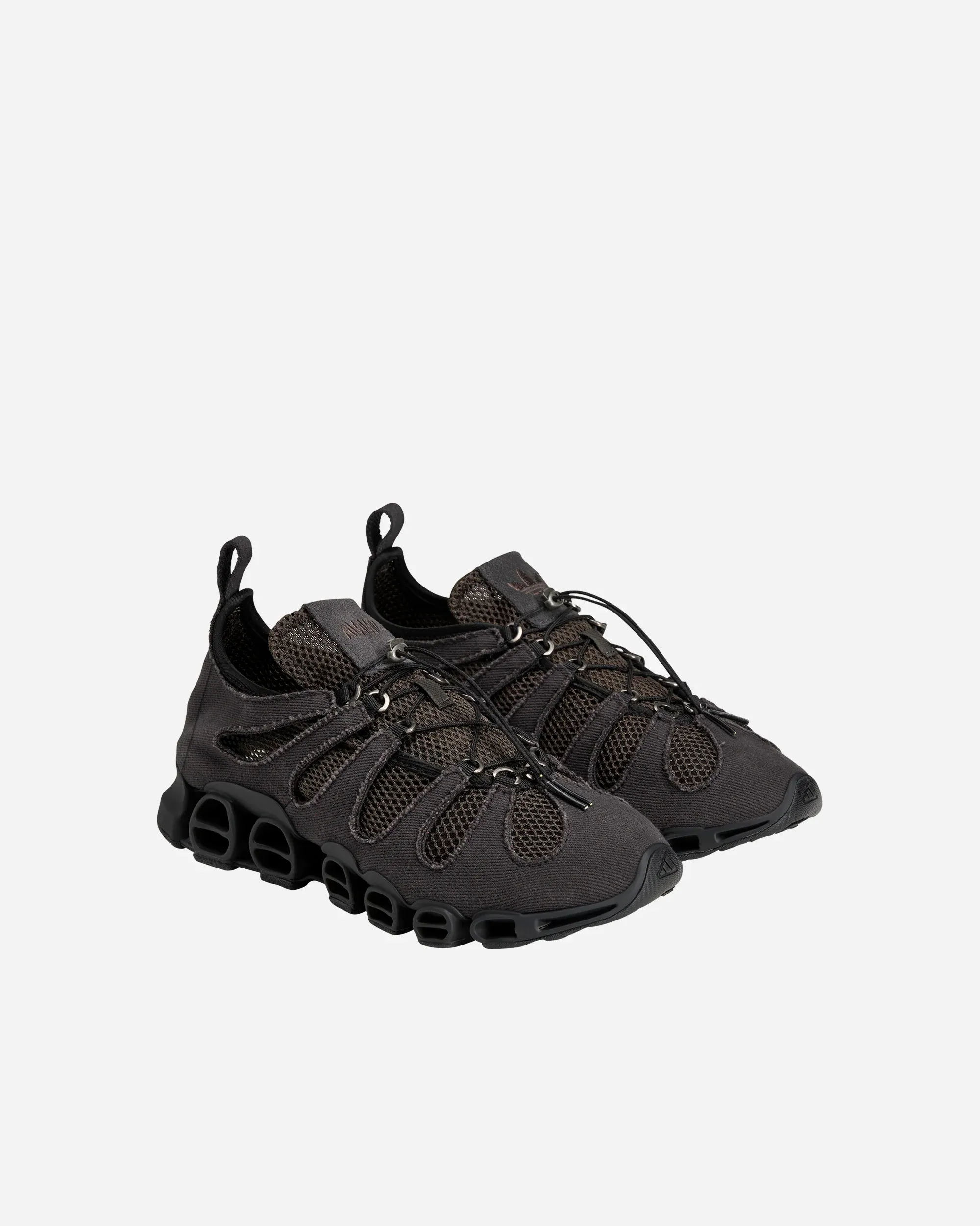 000000_adidas-Originals-x-AVAVAV-Megaride-Cutout-Suede_Black_KK2728_img1