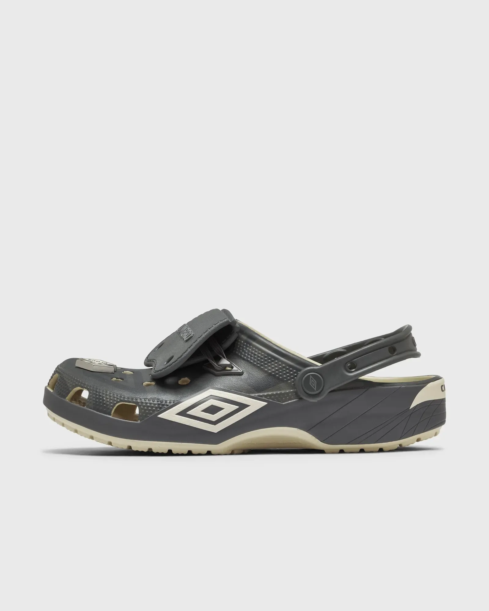 000000_Crocs-x-Umbro-Classic-Clog_Bone-Slate-Grey_213397-2YD_img0