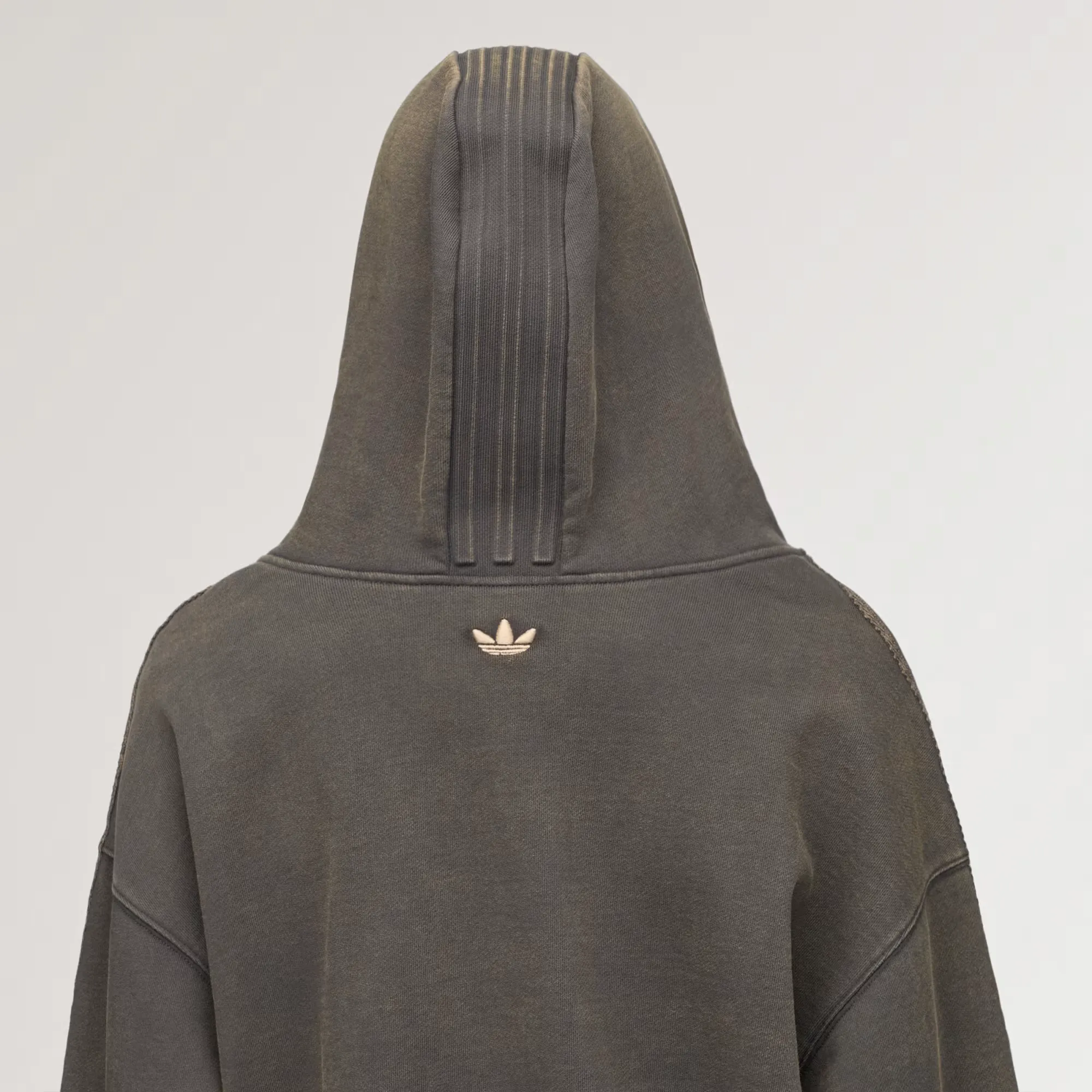 000000_adidas-by-Avavav-Shoulderless-Hoodie-WMNS_Carbon_KF4970_img7