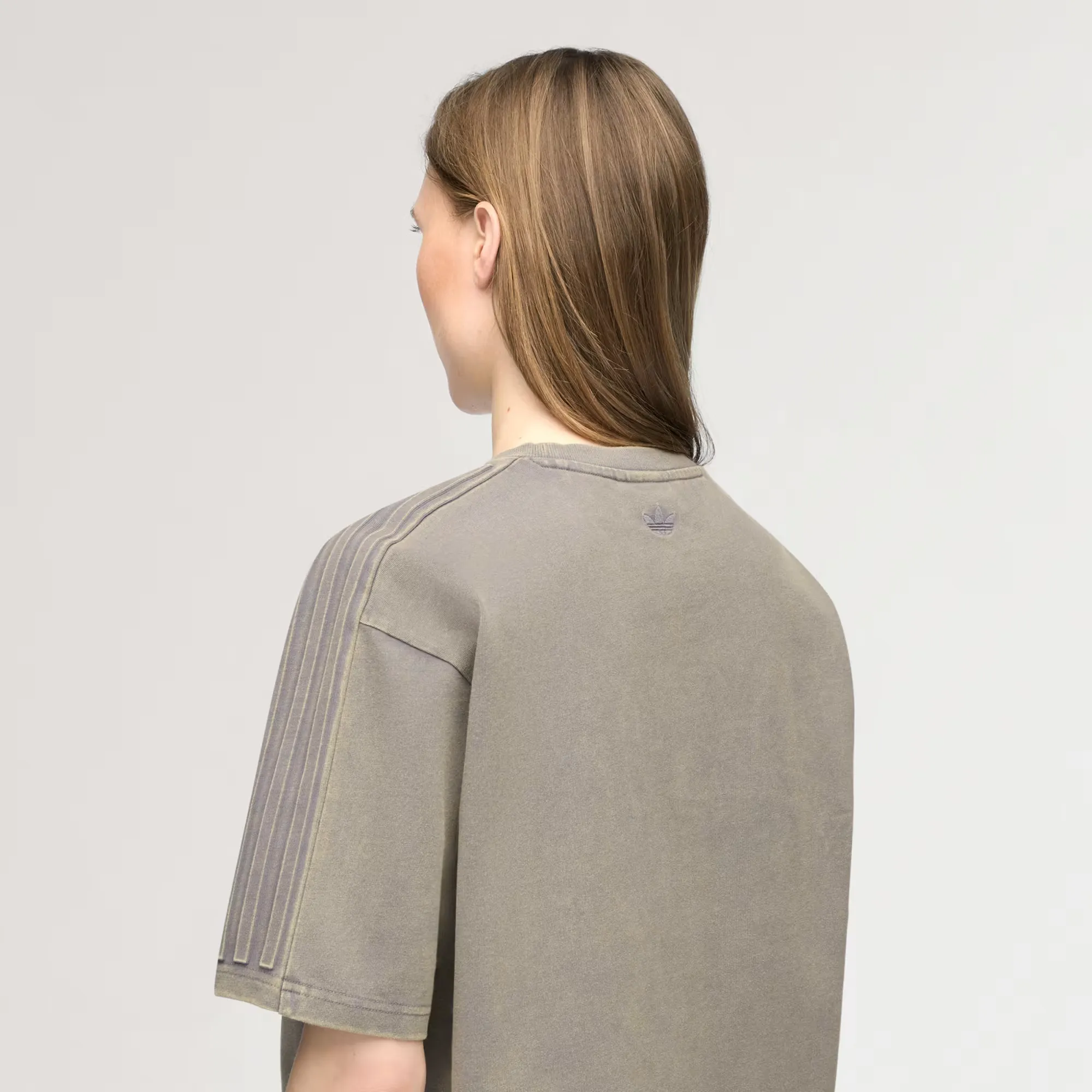 000000_adidas-by-Avavav-T-Shirt-WMNS_Grey-Four_KF4976_img7