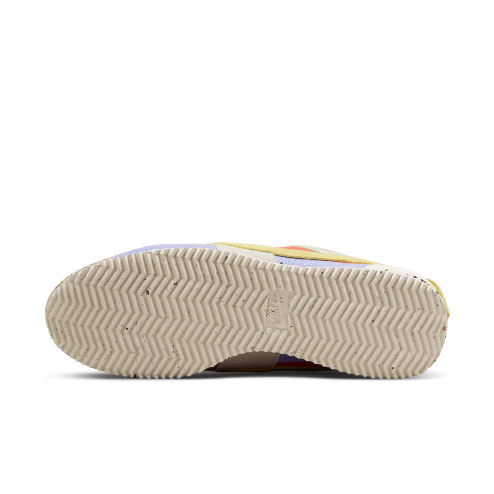 EFEA87_Union-x-Nike-Cortez_LEMON-FROST_DR1413-100_img1