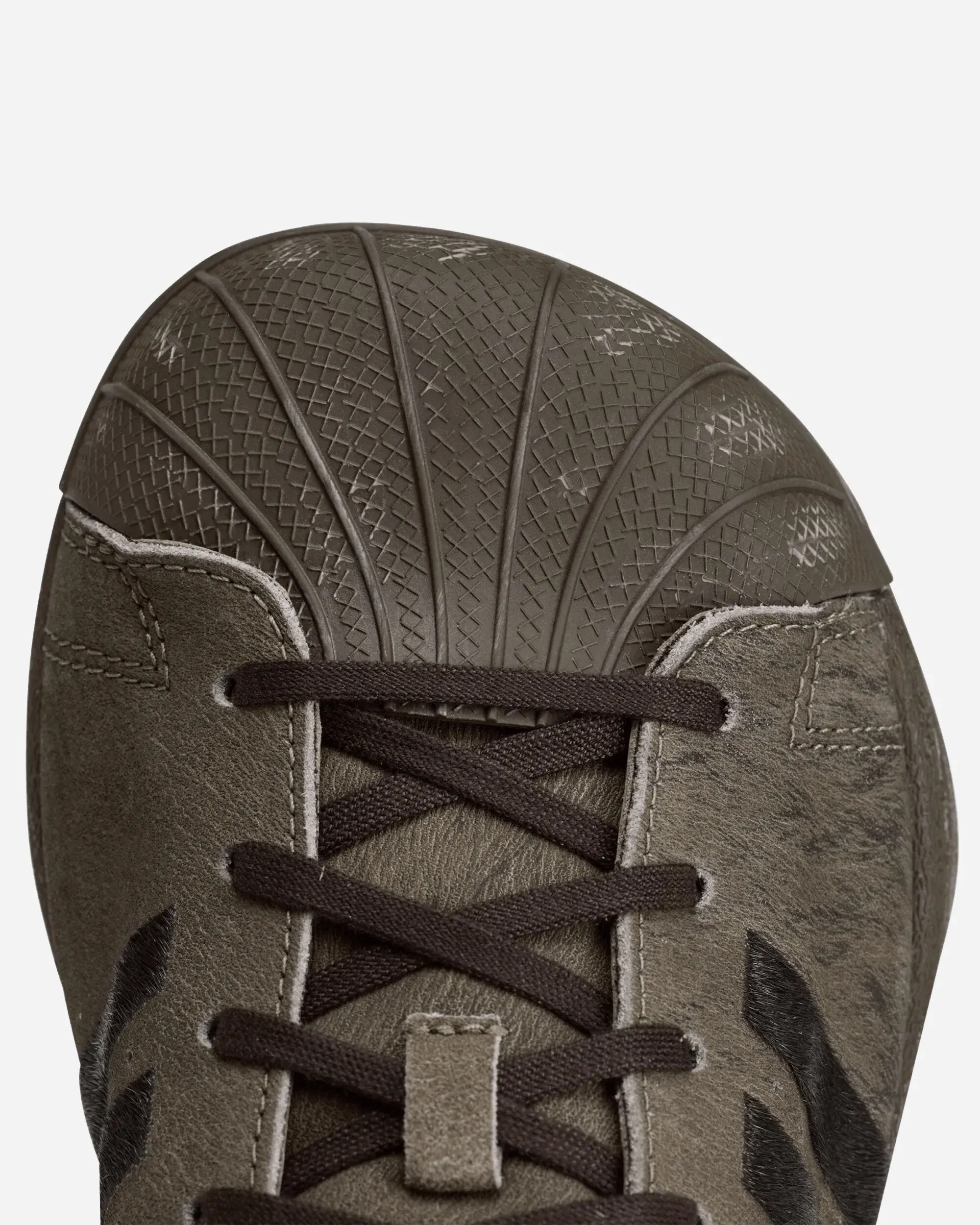 000000_adidas-x-AVAVAV-Superstar-WMNS_Dark-Brown_KK2724_img4