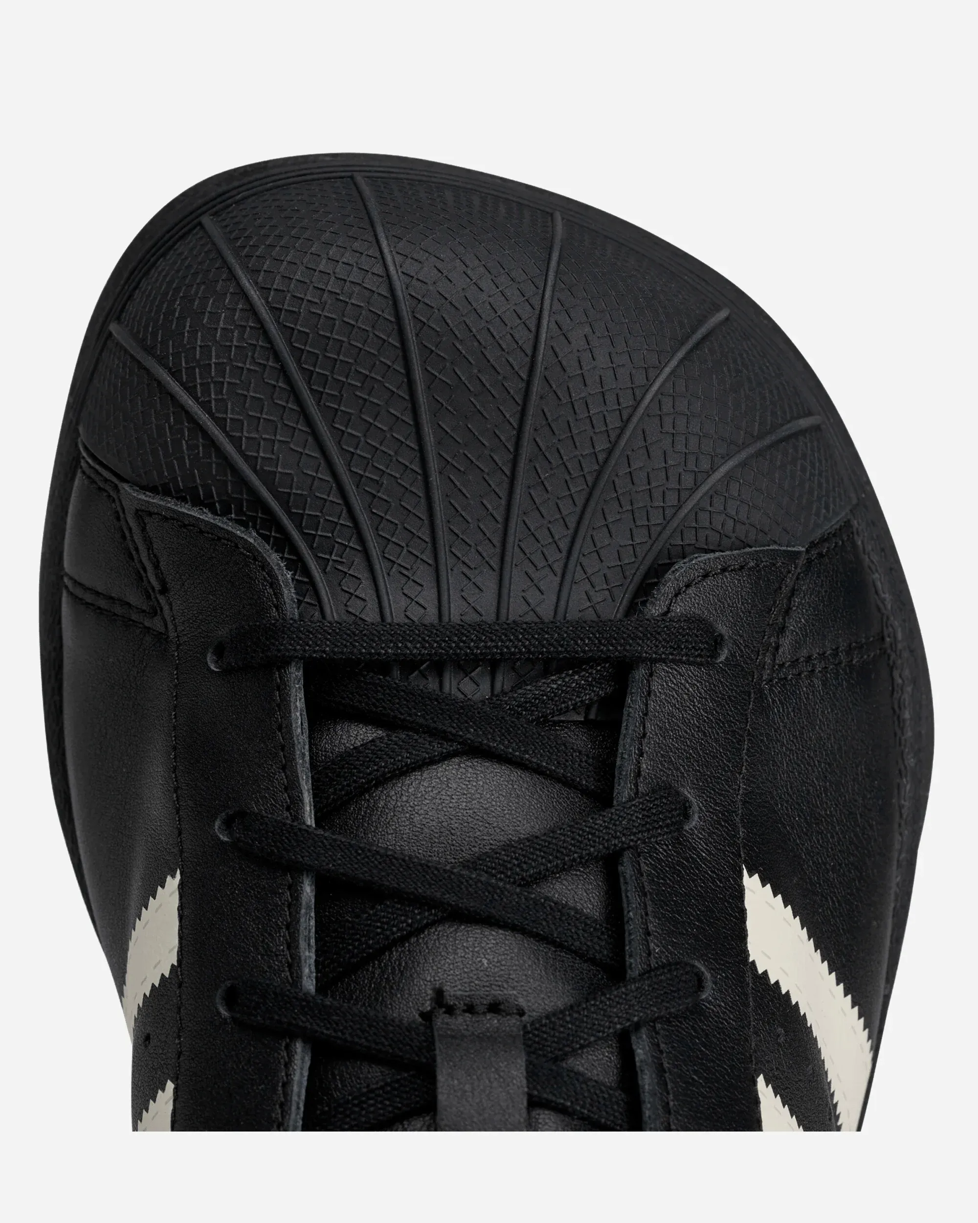 000000_AVAVAV-x-adidas-Superstar-WMNS_Core-Black_KK2724_img4