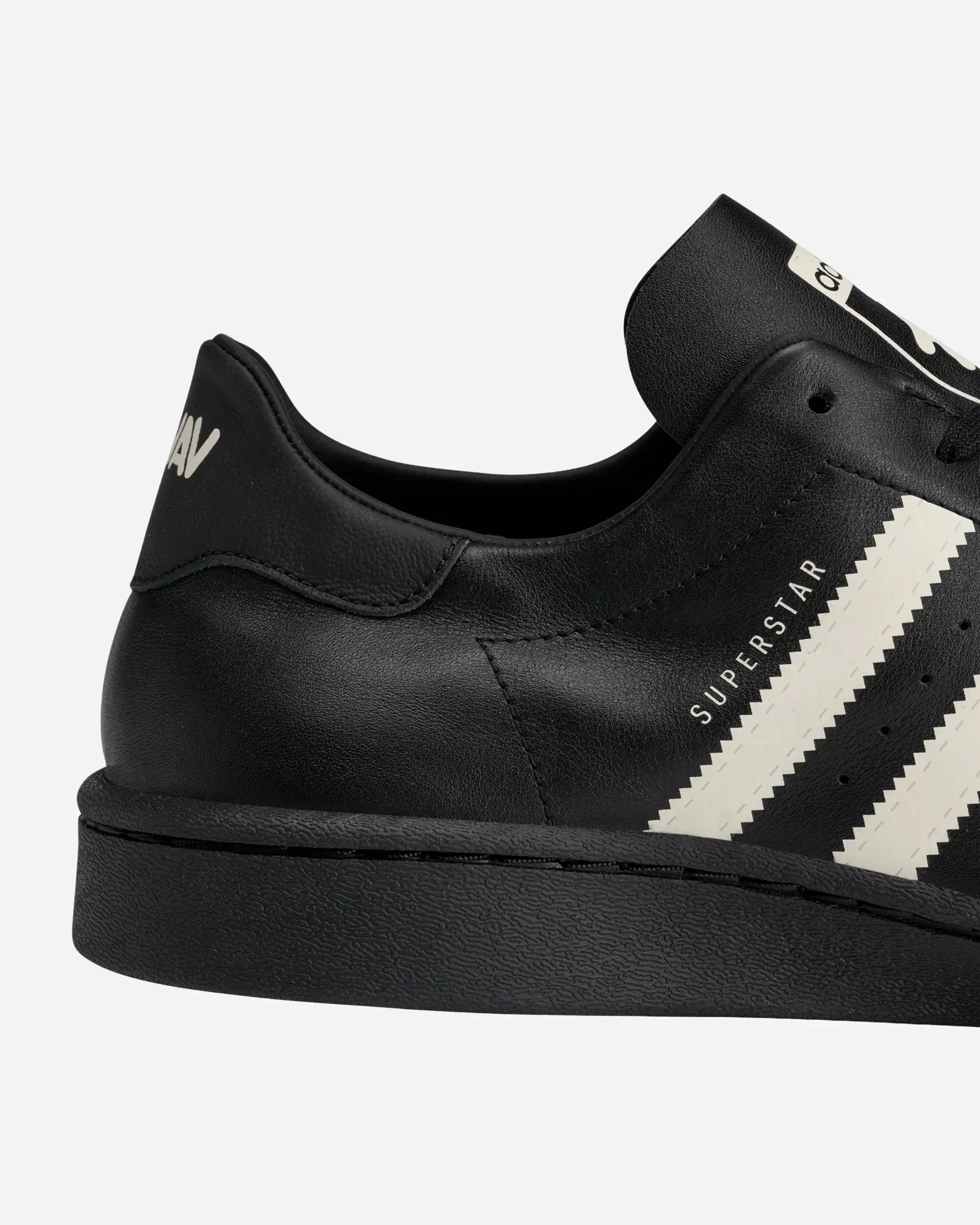 000000_AVAVAV-x-adidas-Superstar-WMNS_Core-Black_KK2724_img5