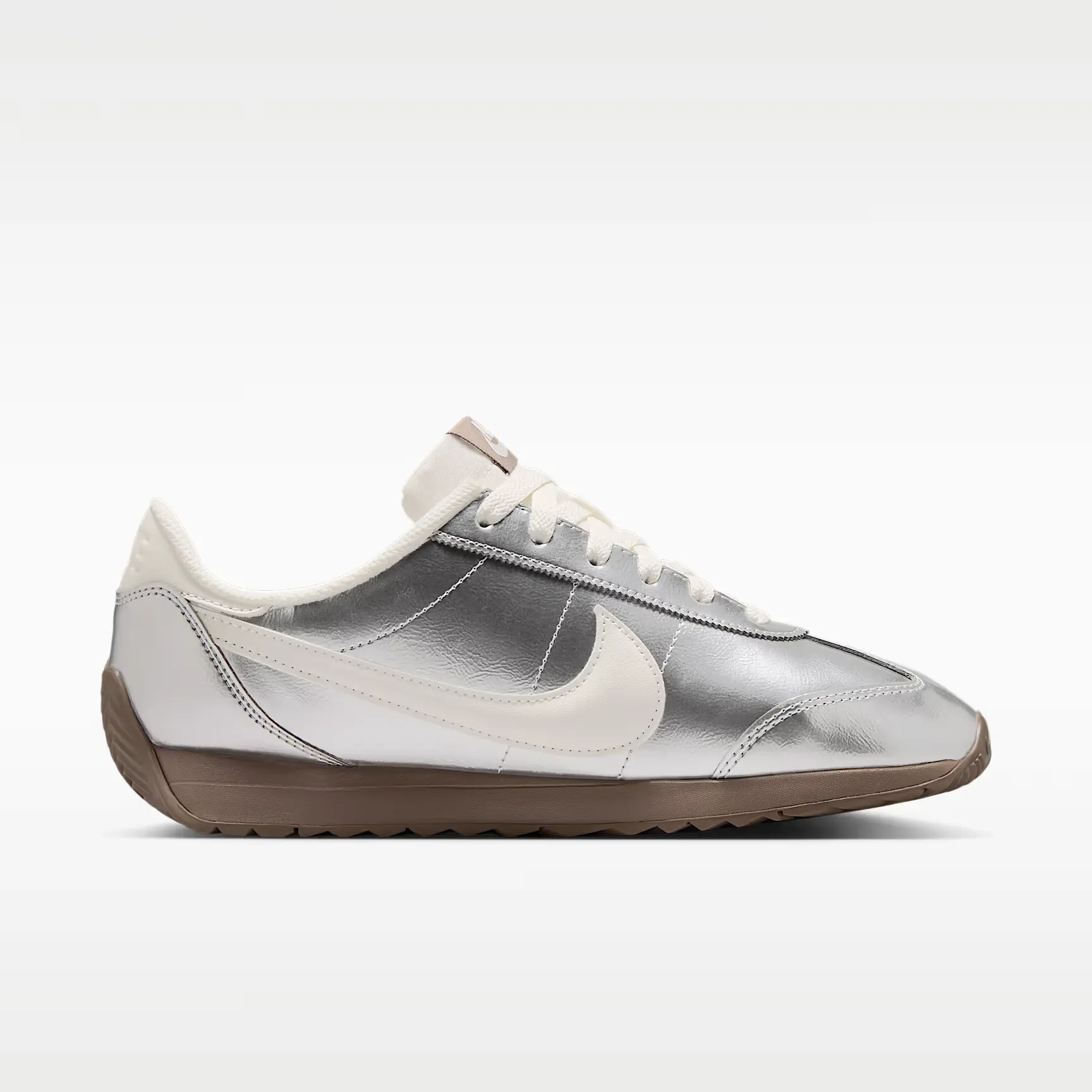 000000_Nike-Pacific-WMNS_Metallic-Silver-Mink-Brown_IR2750-095_img2