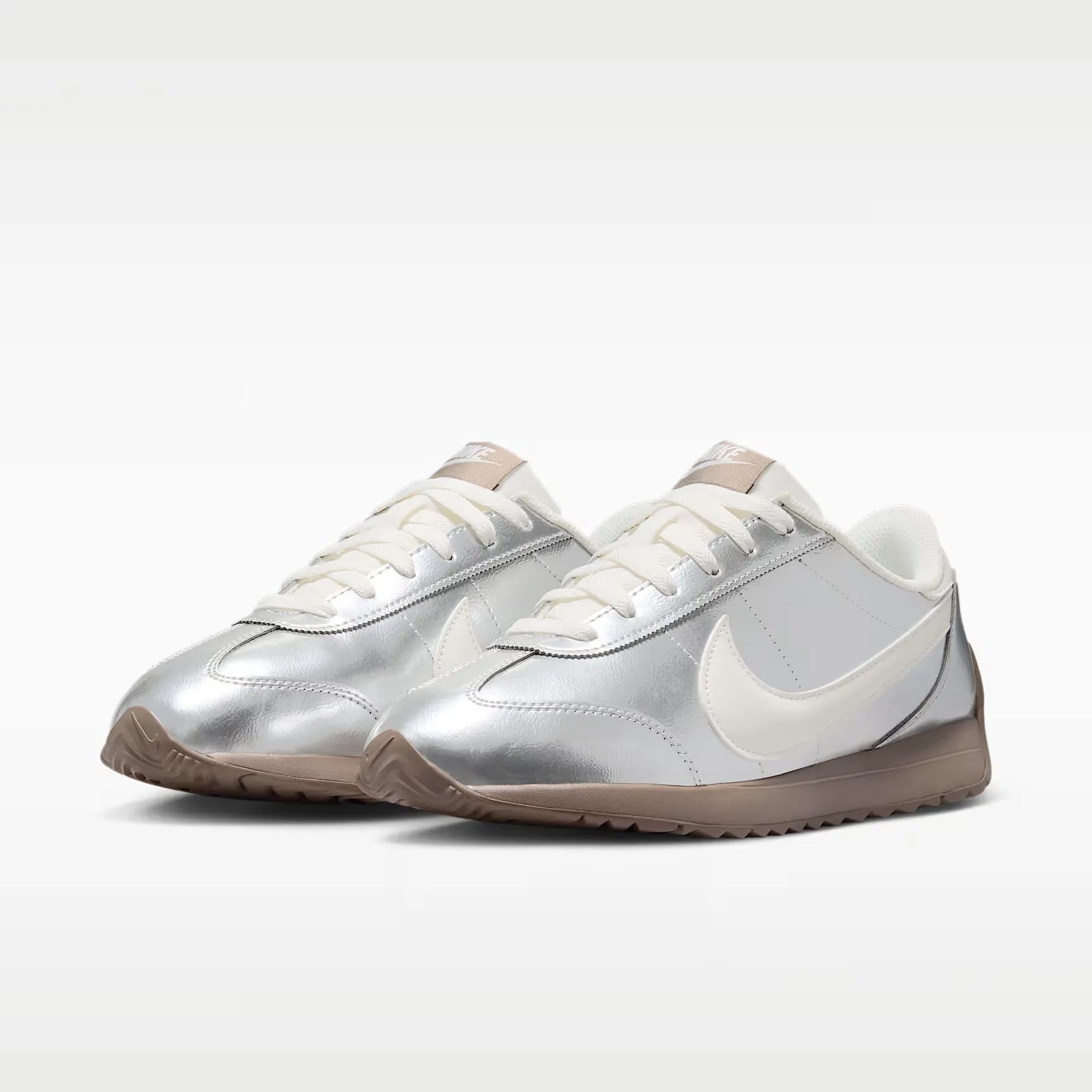 000000_Nike-Pacific-WMNS_Metallic-Silver-Mink-Brown_IR2750-095_img4