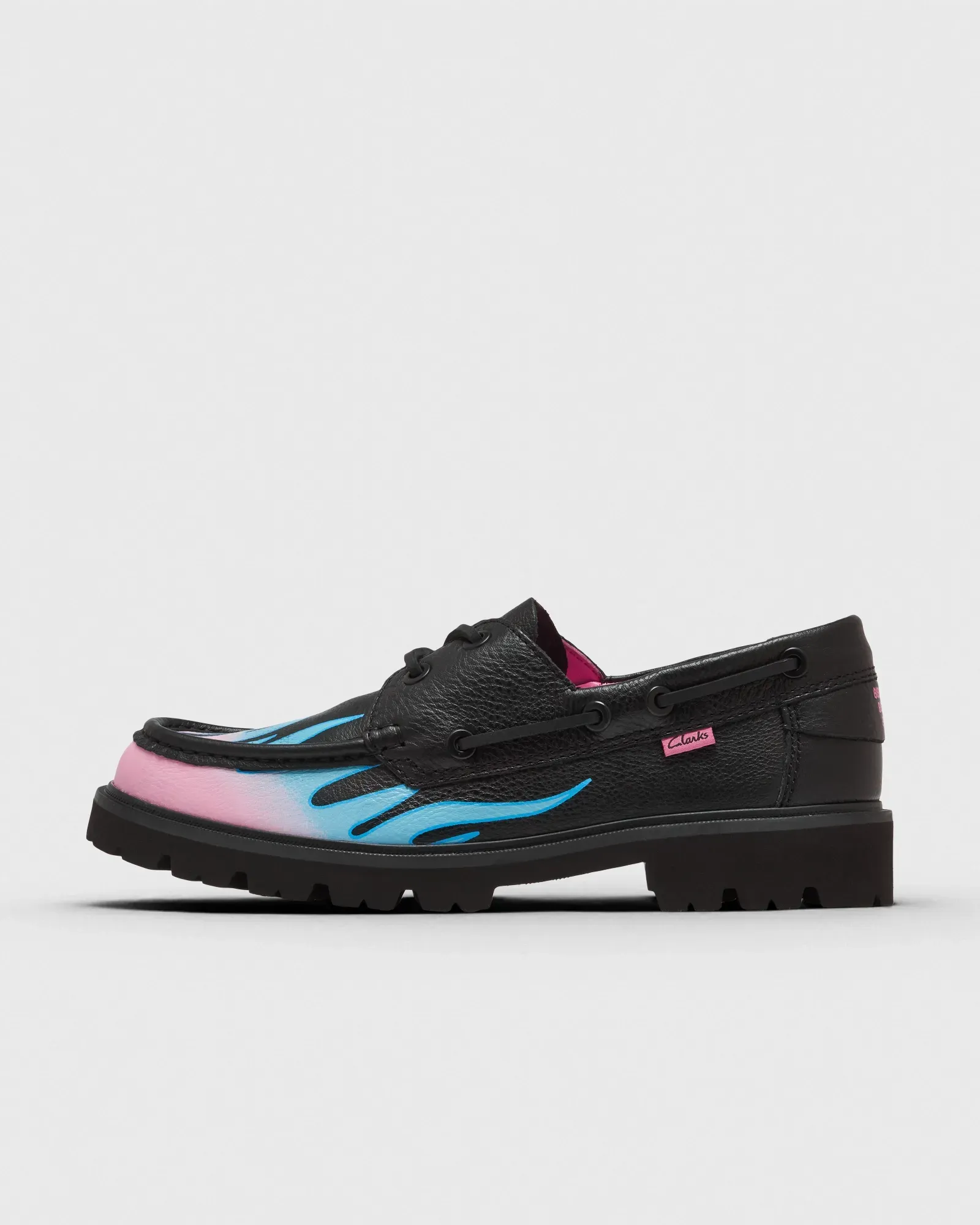 000000_Clarks-x-Bisous-Bisous-Cleyhill-Fire_Black_261895327_img0