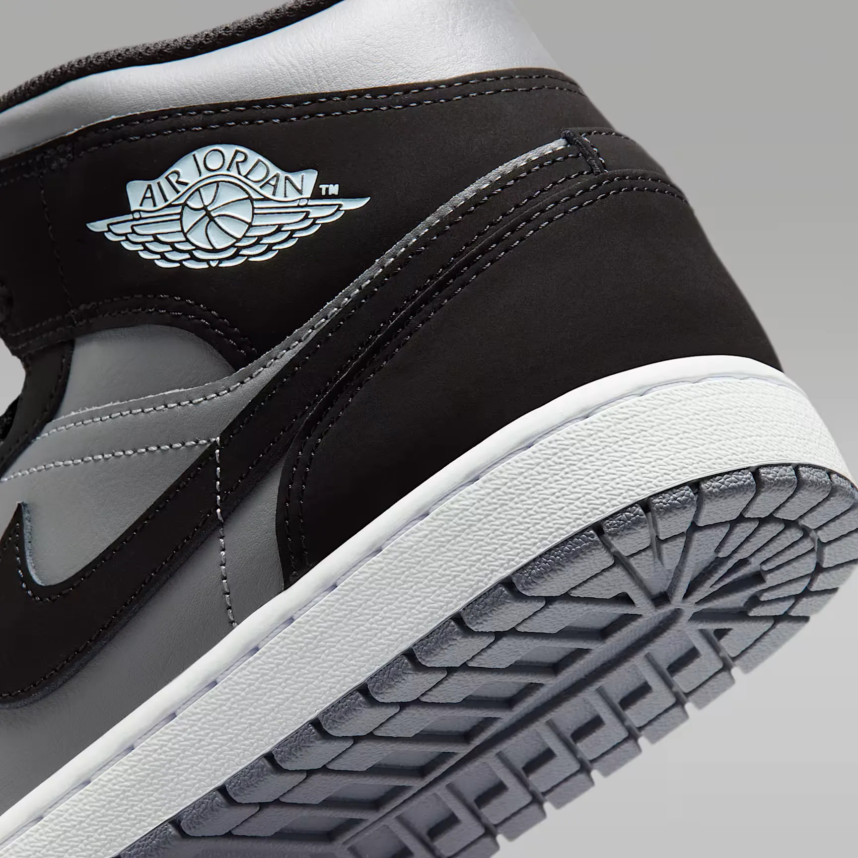 000000_Air-Jordan-1-Mid_Black-Cool-Grey_IU7672-001_img7