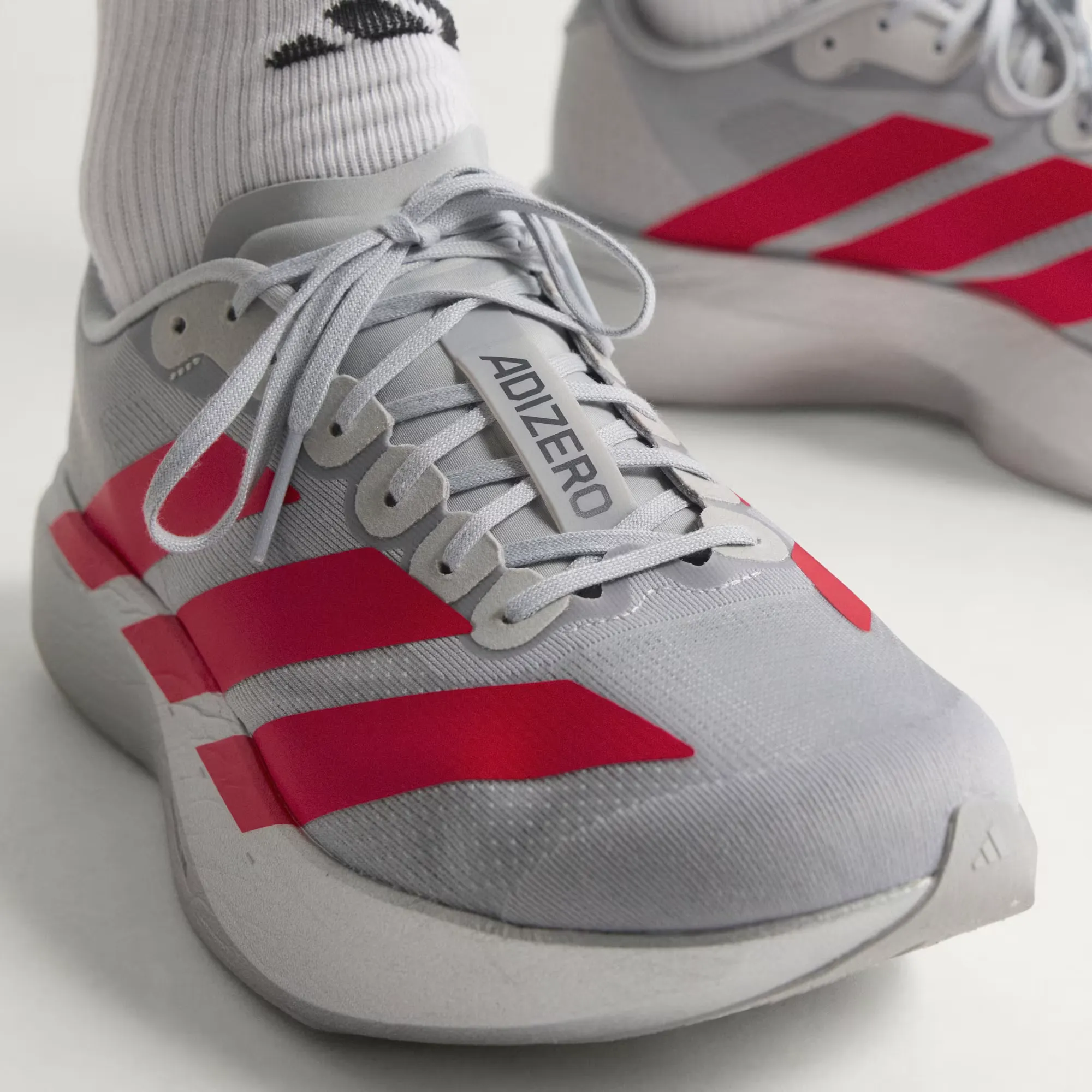 000000_adidas-Adizero-EVO-SL_Silver-Metallic-Lucid-Red_KI3381_img4