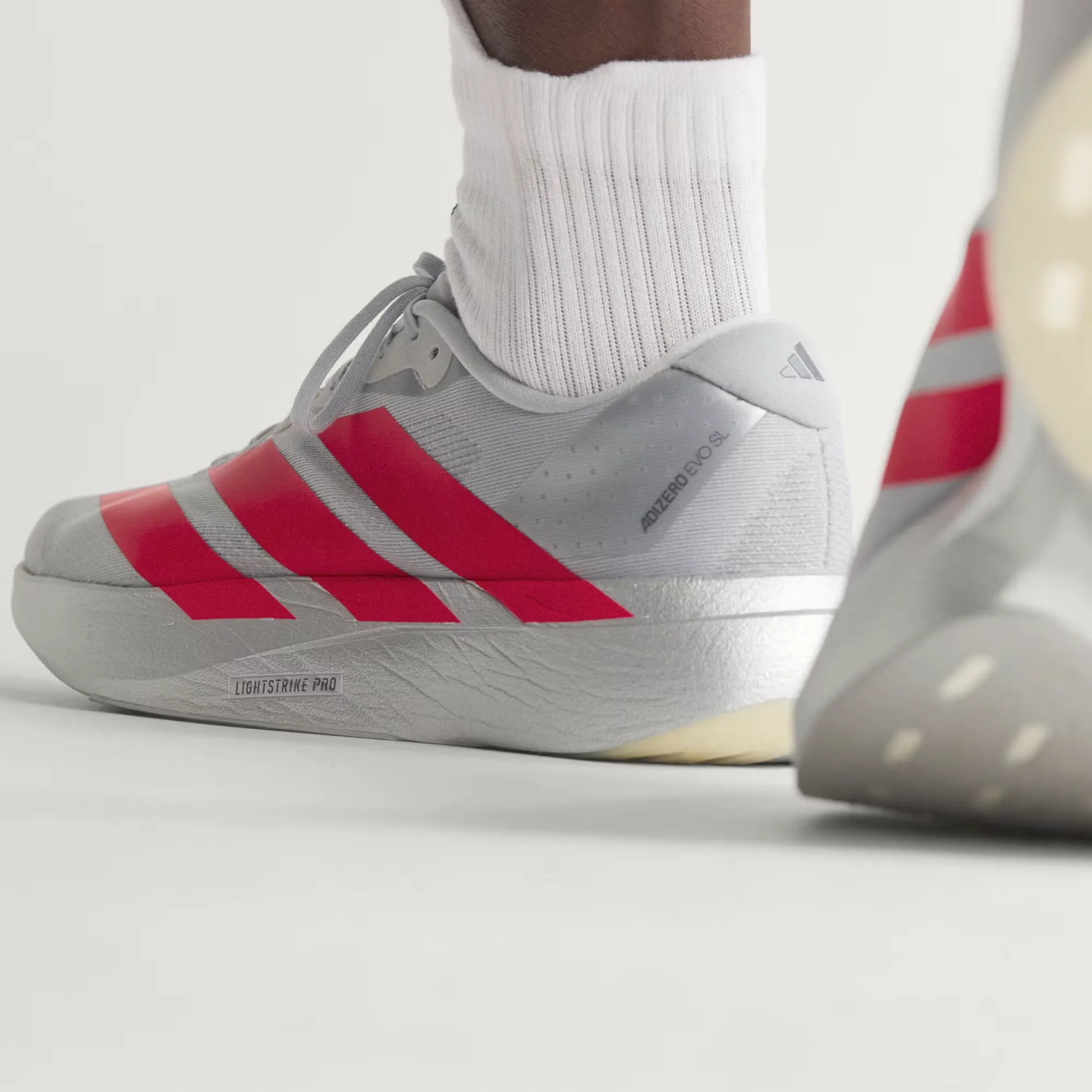 000000_adidas-Adizero-EVO-SL_Silver-Metallic-Lucid-Red_KI3381_img7