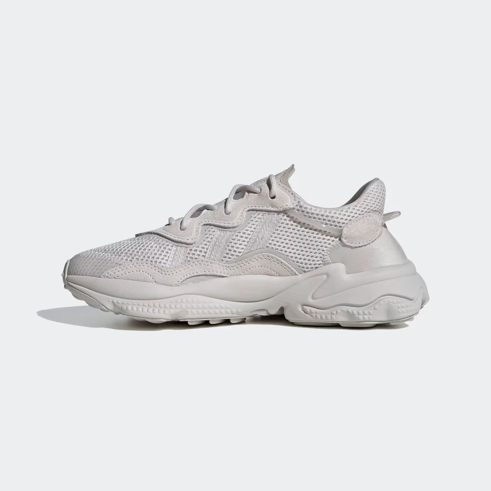 000000_adidas-OZWEEGO_Chalk-Pearl_FY2023_img5