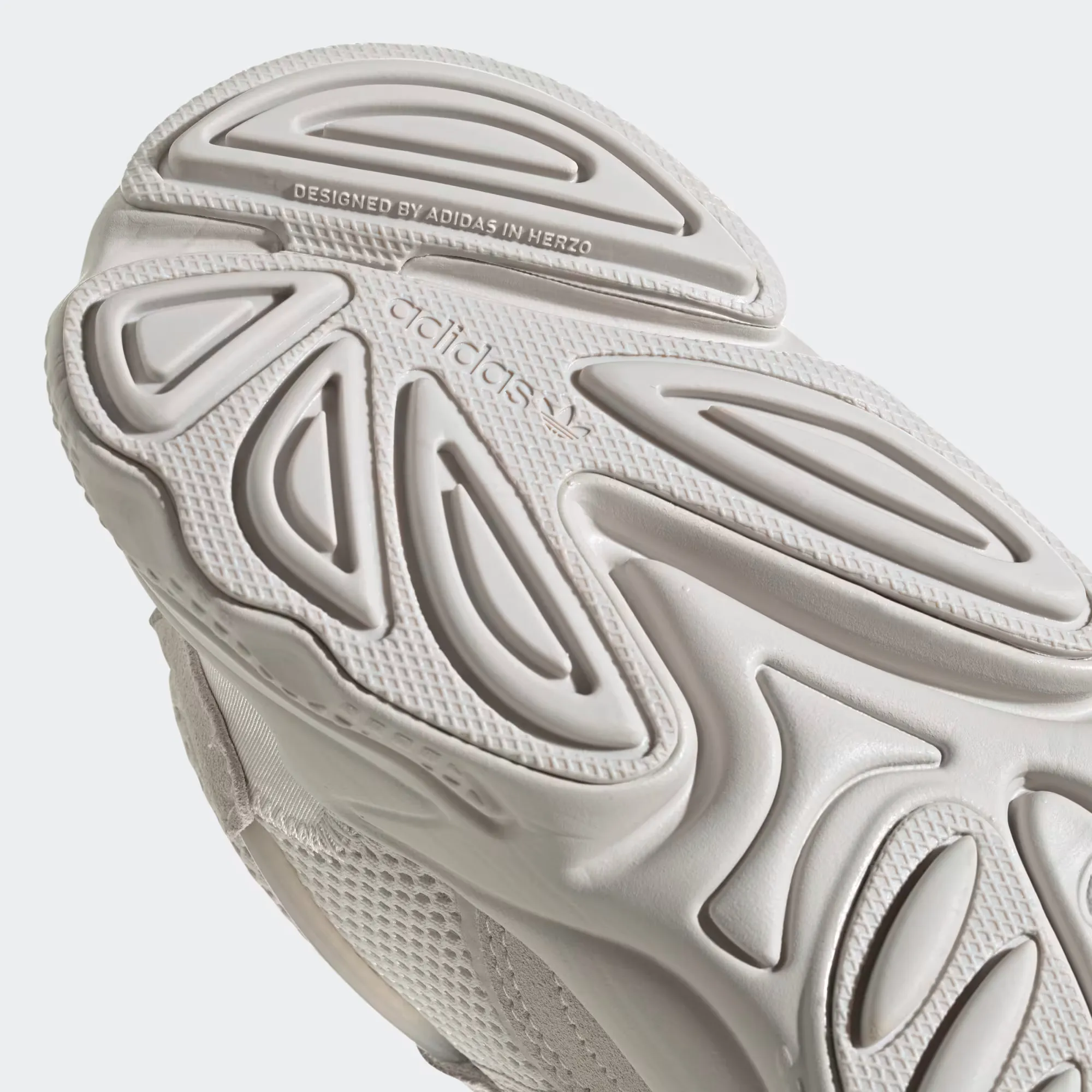 000000_adidas-OZWEEGO_Chalk-Pearl_FY2023_img6