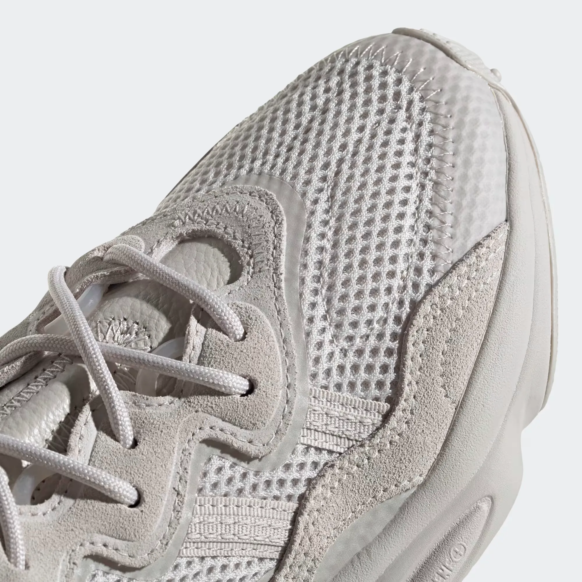 000000_adidas-OZWEEGO_Chalk-Pearl_FY2023_img7