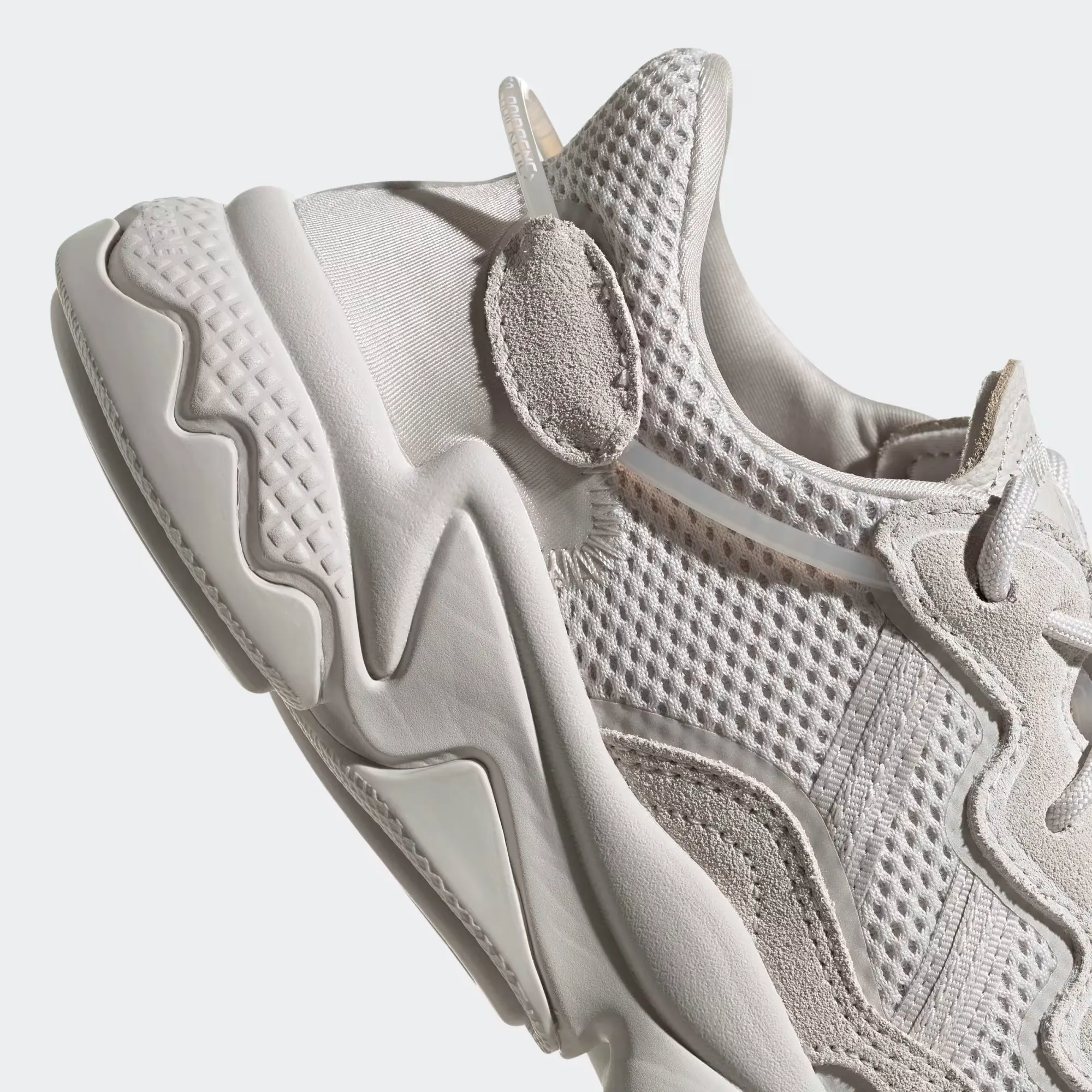 000000_adidas-OZWEEGO_Chalk-Pearl_FY2023_img8