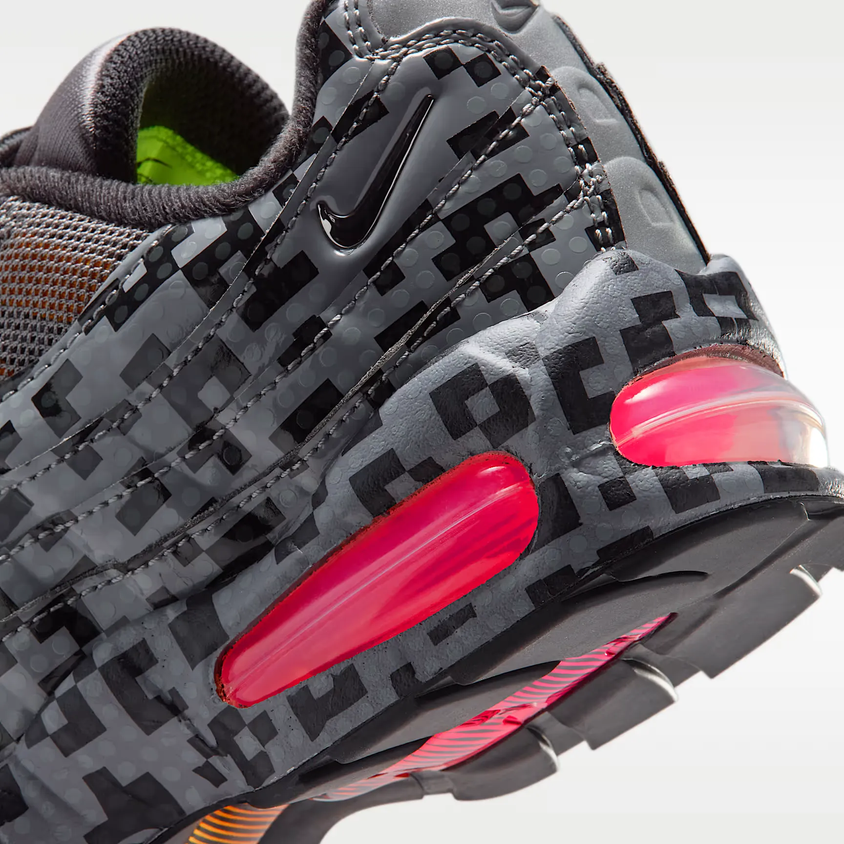000000_Nike-Air-Max-95-x-LEGO-GS_Brick-Pixel_IO4799-001_img7