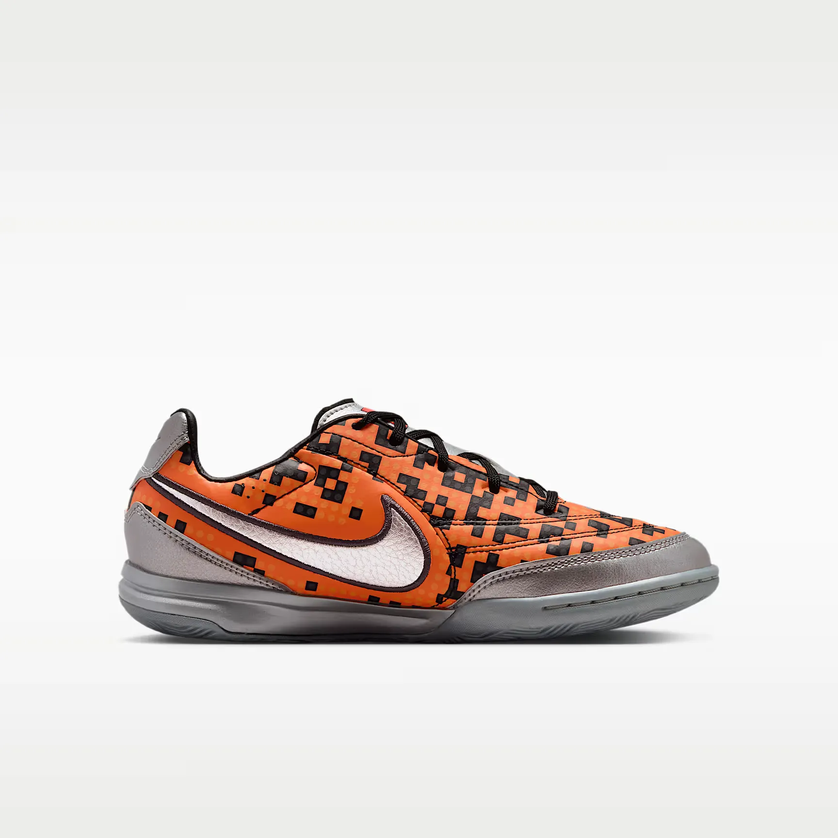 000000_Nike-Jr.-Streetgato-x-LEGO-Collection-GS_Metallic-Silver-Safety-Orange_IO2390-002_img2