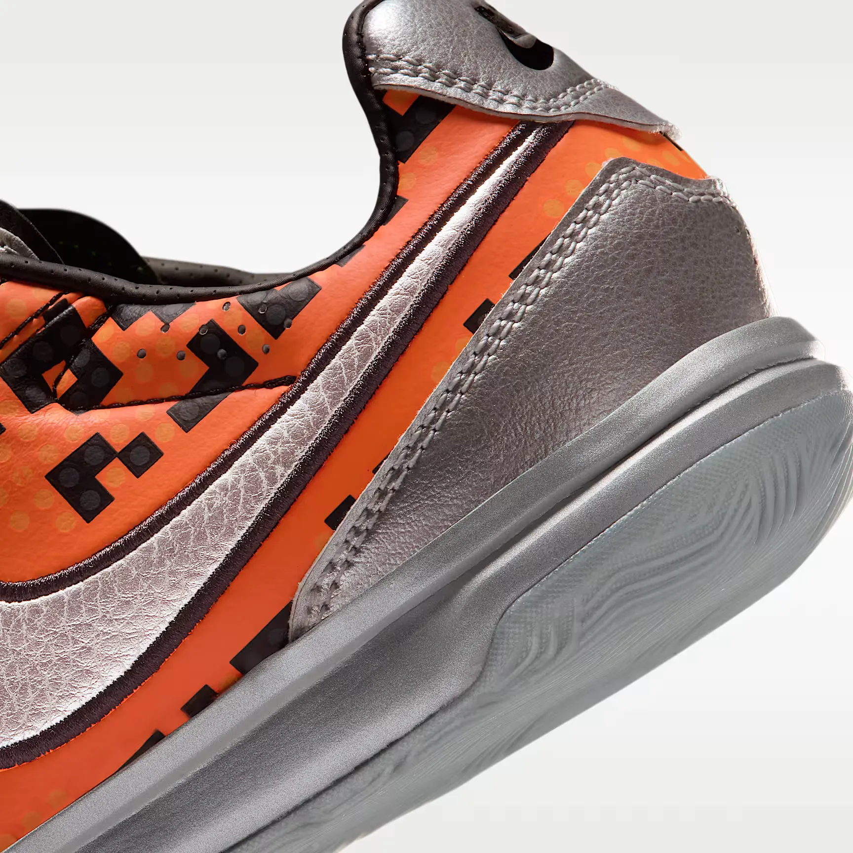 000000_Nike-Jr.-Streetgato-x-LEGO-Collection-GS_Metallic-Silver-Safety-Orange_IO2390-002_img7