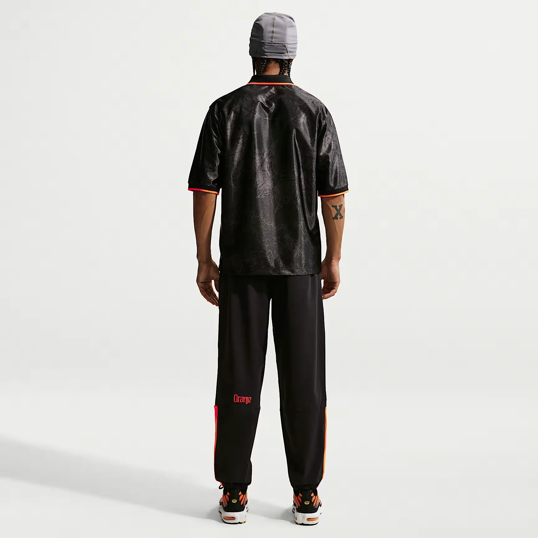 000000_Nike-Dri-FIT-Netherlands-Energy-Short-Sleeve-Top_Black-Hyper-Crimson_IH1868-010_img5