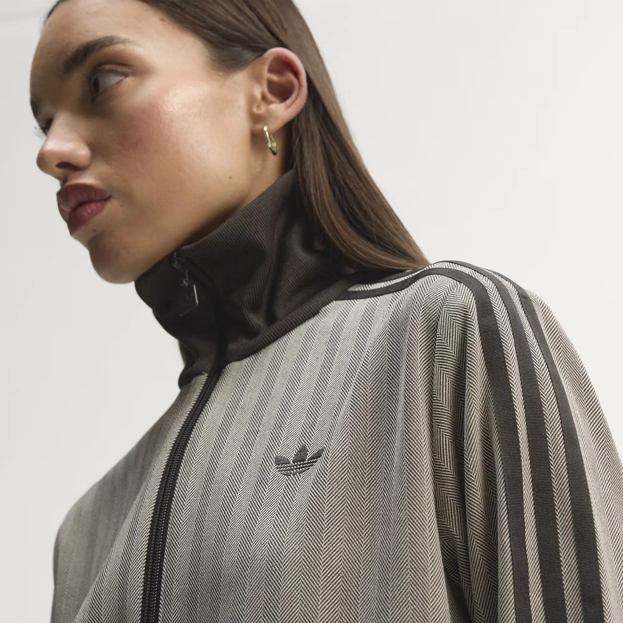 000000_adidas-Tweed-OG-Track-Jacket-WMNS_Light-Brown_KX1868_img2