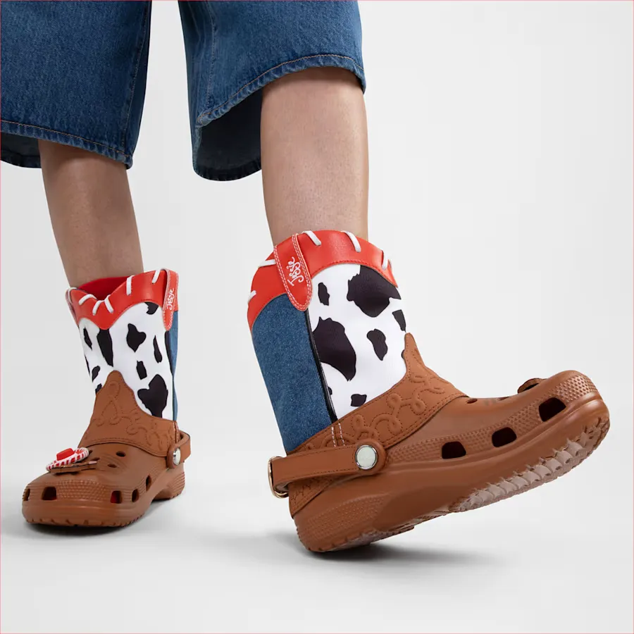 000000_Toy-Story-x-Crocs-Boot_Jessie_213009-90H_img2