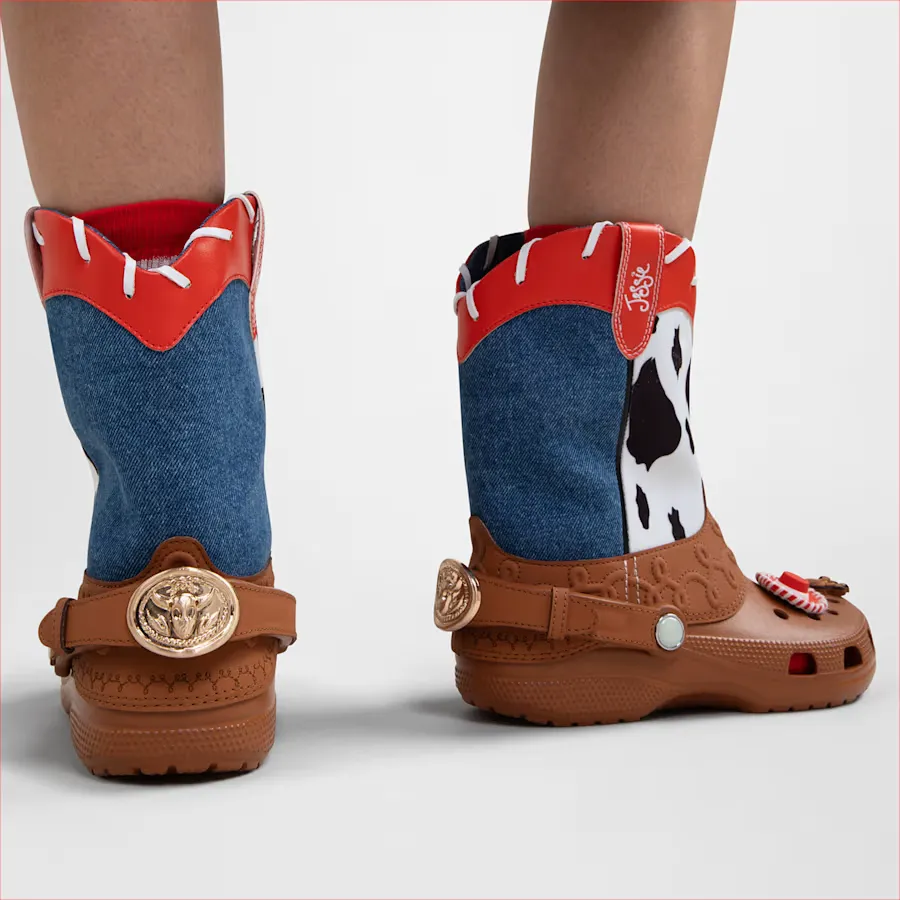 000000_Toy-Story-x-Crocs-Boot_Jessie_213009-90H_img3
