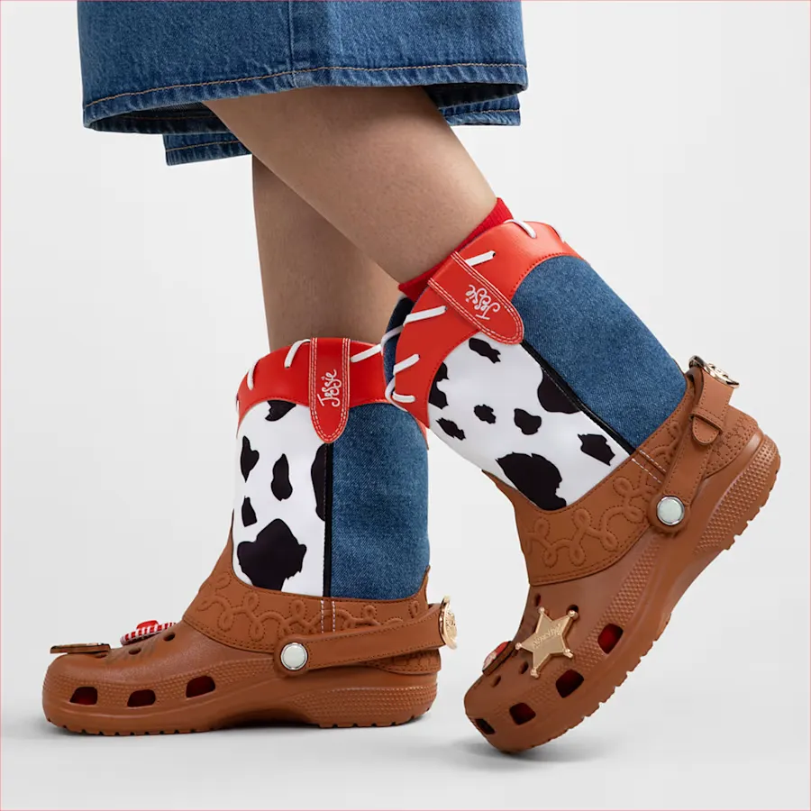 000000_Toy-Story-x-Crocs-Boot_Jessie_213009-90H_img4