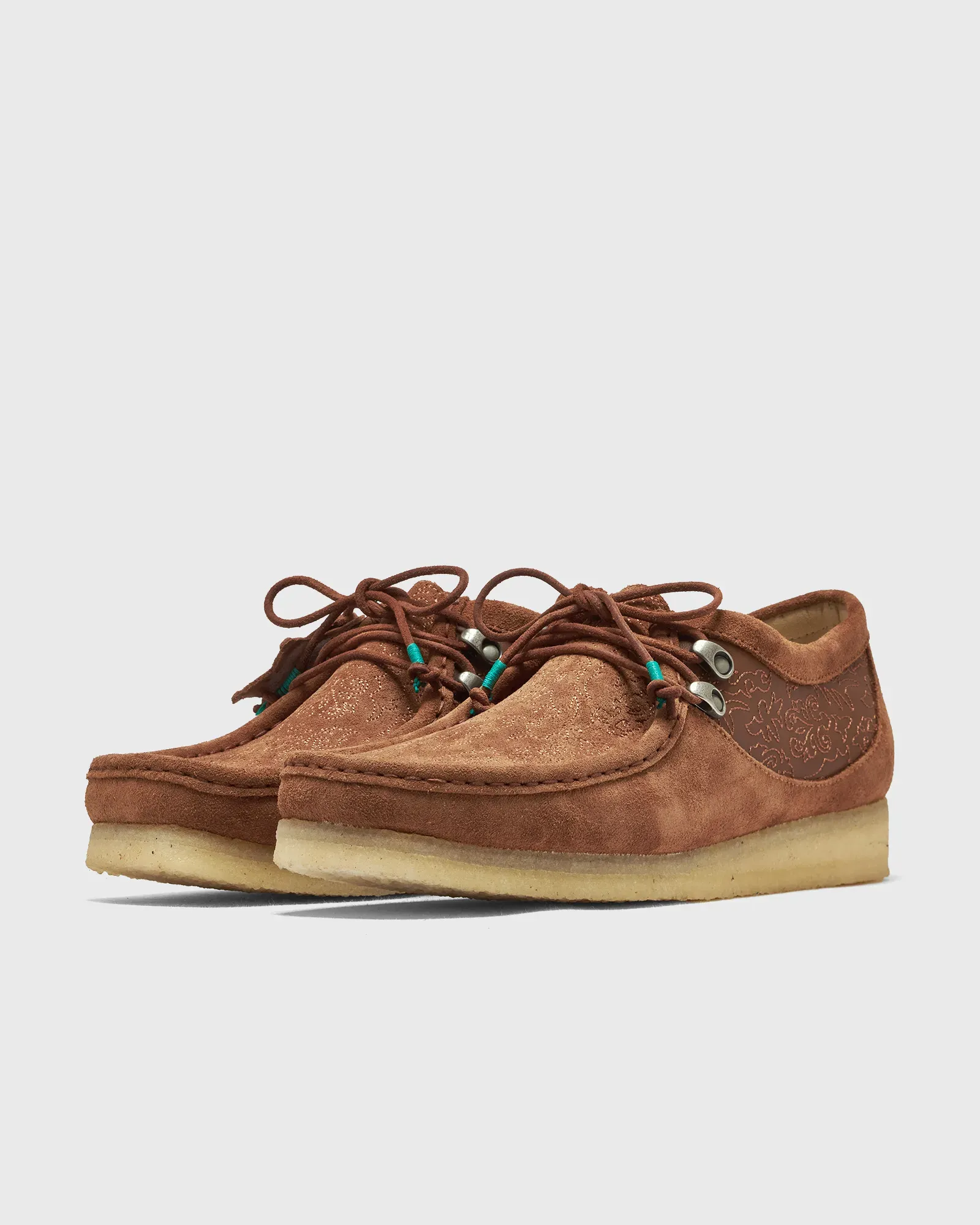 000000_Clarks-x-Andersson-Bell-Wallabee_Tan-Embroidery_26185449_img1
