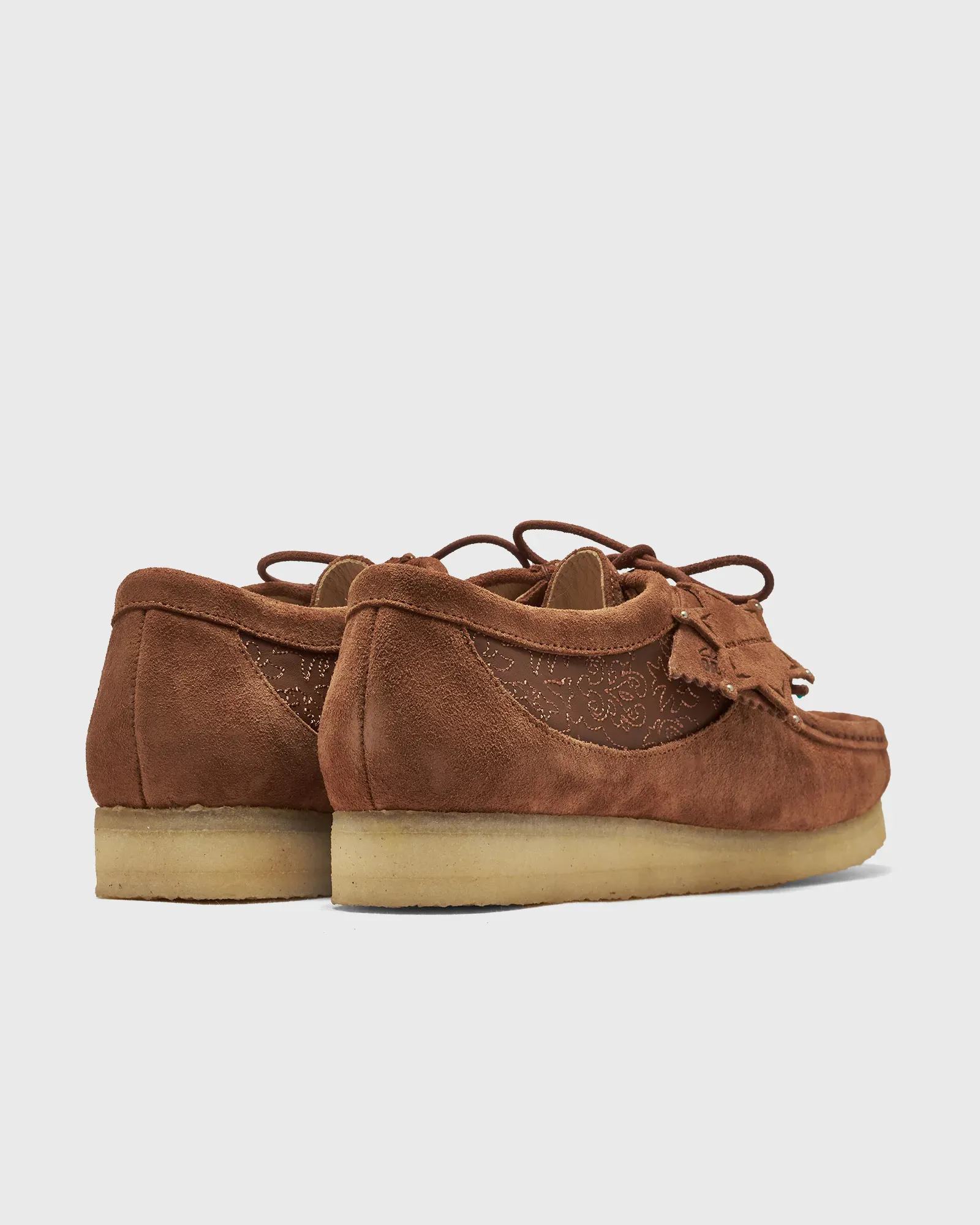 000000_Clarks-x-Andersson-Bell-Wallabee_Tan-Embroidery_26185449_img3