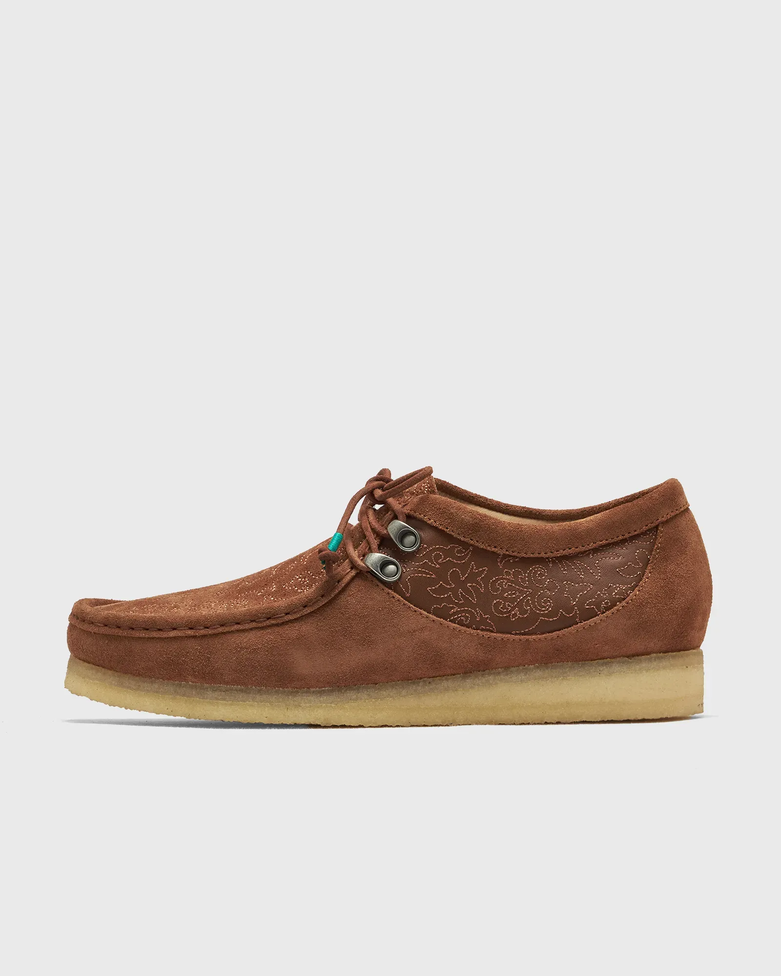 000000_Clarks-x-Andersson-Bell-Wallabee_Tan-Embroidery_26185449_img0
