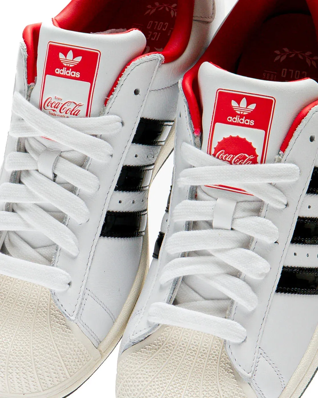 000000_Coca-Cola-x-adidas-Superstar-II_White-Core-Black-Red_KH6888_img4