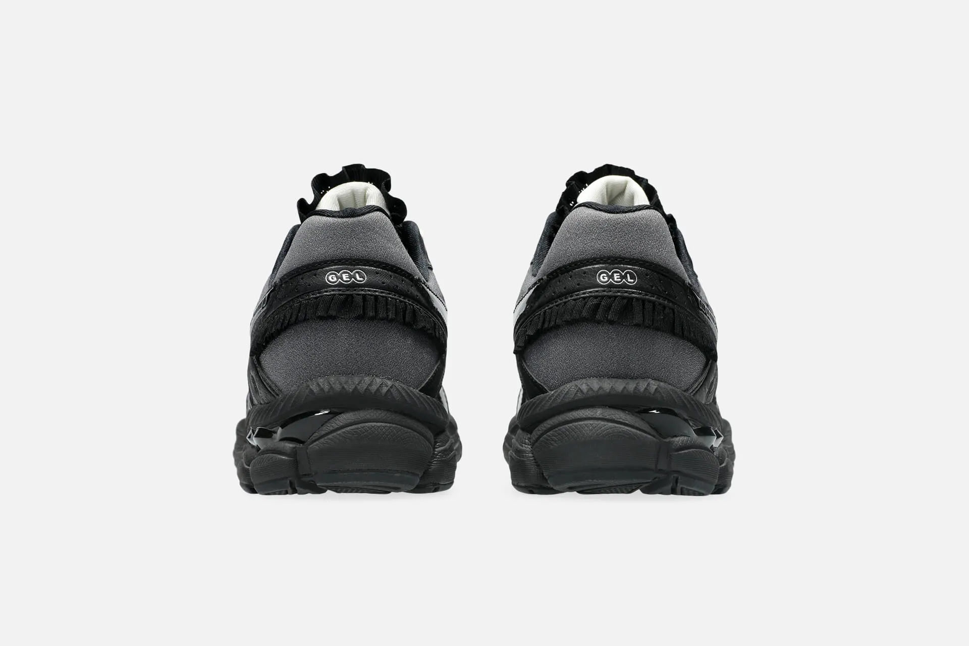 000000_Griff-x-Asics-GEL-Cumulus-16_Black-Black_1203B038-001_img1