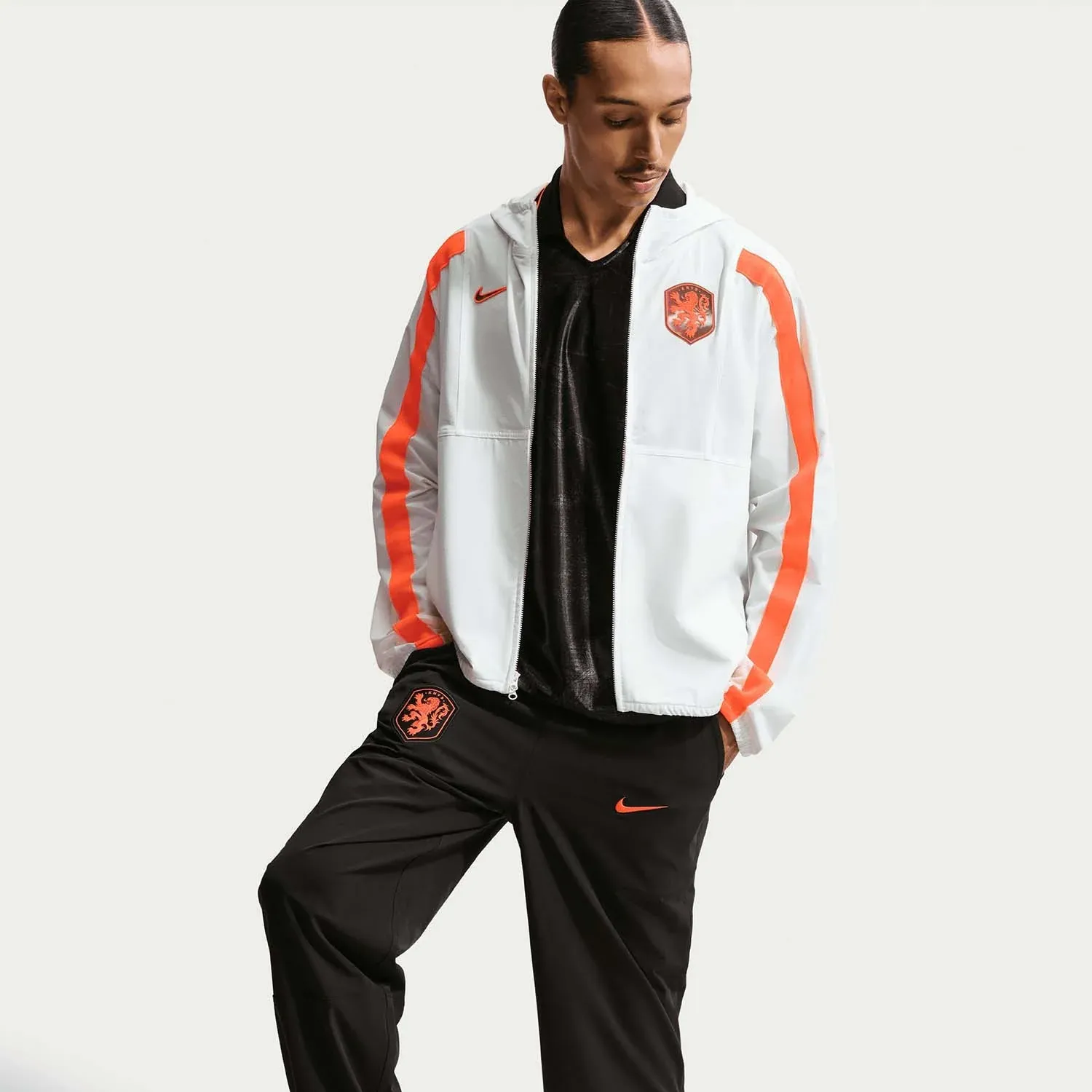 000000_Nike-Dri-FIT-Pays-Bas-Energy-Woven-Jacket_White-Safety-Orange_IH1876-100_img4