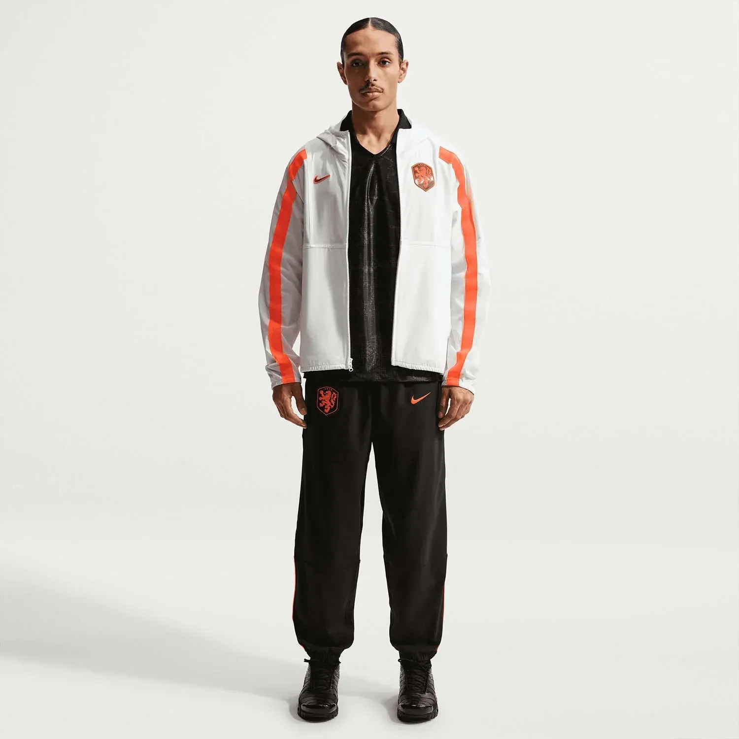 000000_Nike-Dri-FIT-Pays-Bas-Energy-Woven-Jacket_White-Safety-Orange_IH1876-100_img0