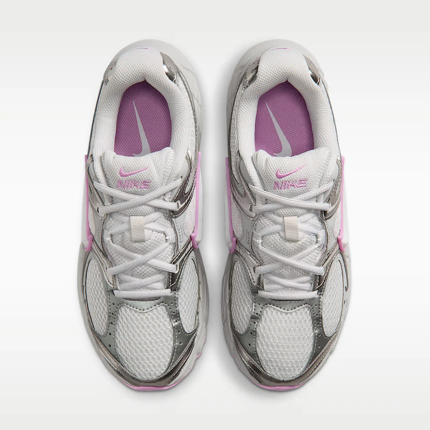 000000_Nike-V5-RNR-WMNS_Light-Smoke-Grey-Light-Magenta_HQ7901-009_img3