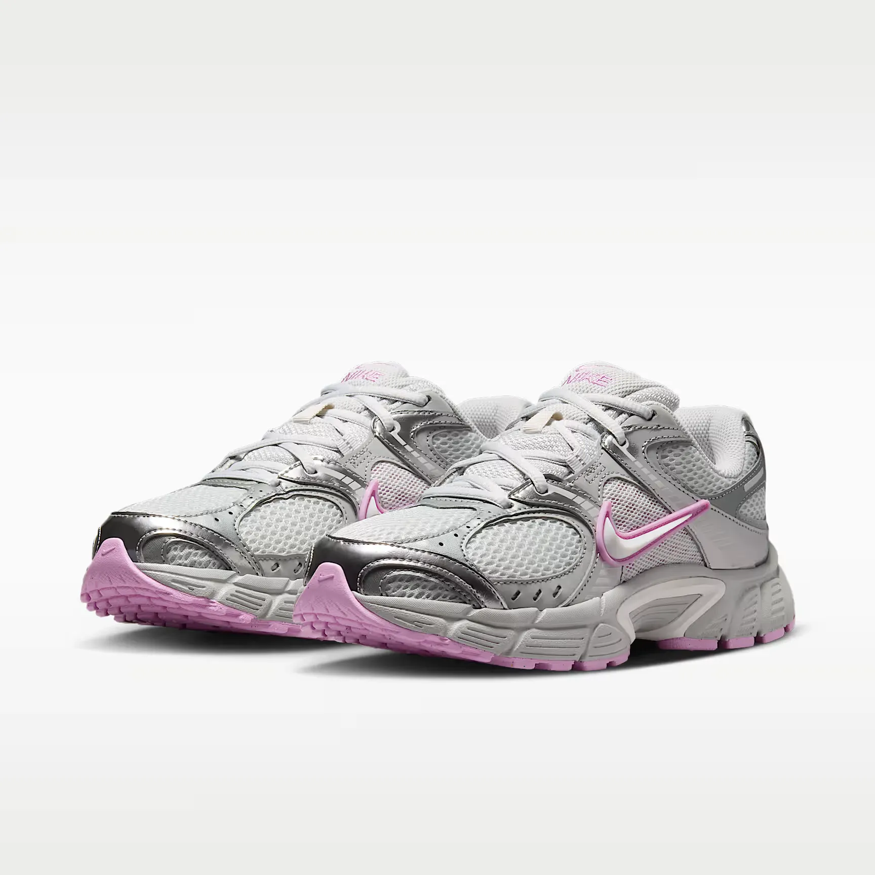 000000_Nike-V5-RNR-WMNS_Light-Smoke-Grey-Light-Magenta_HQ7901-009_img4