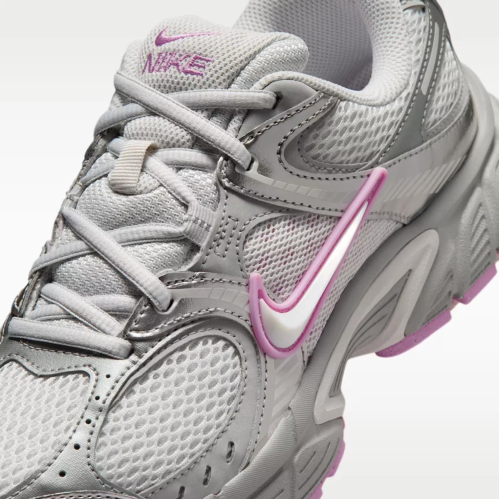 000000_Nike-V5-RNR-WMNS_Light-Smoke-Grey-Light-Magenta_HQ7901-009_img6