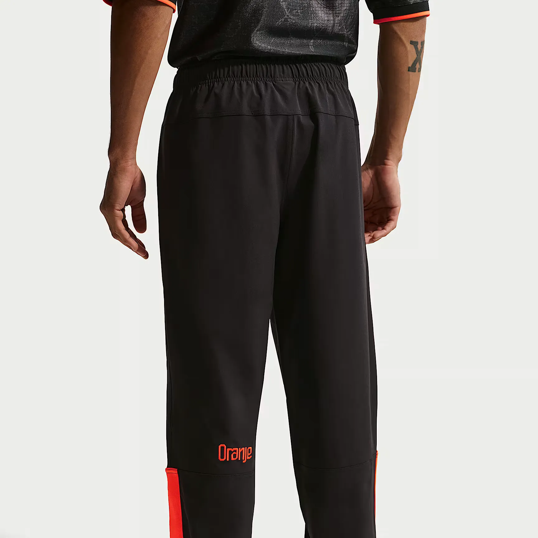 000000_Nike-Dri-FIT-Pays-Bas-Energy-Woven-Football-Pants_NoirHyper-Crimson_IH1882-010_img2