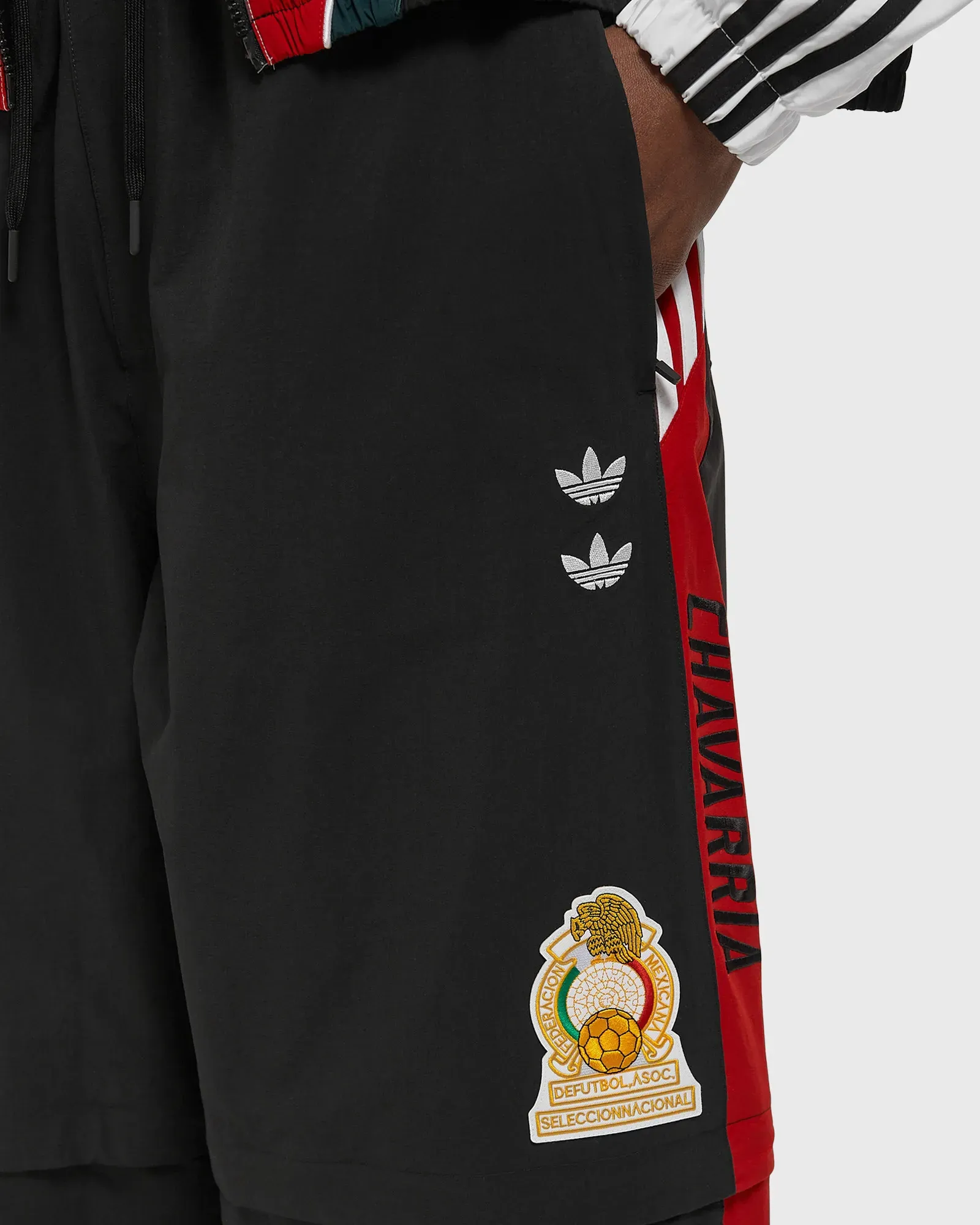 000000_adidas-x-Willy-Chavarria-CDM-Woven-Track-Pant_Black_KU7798_img4