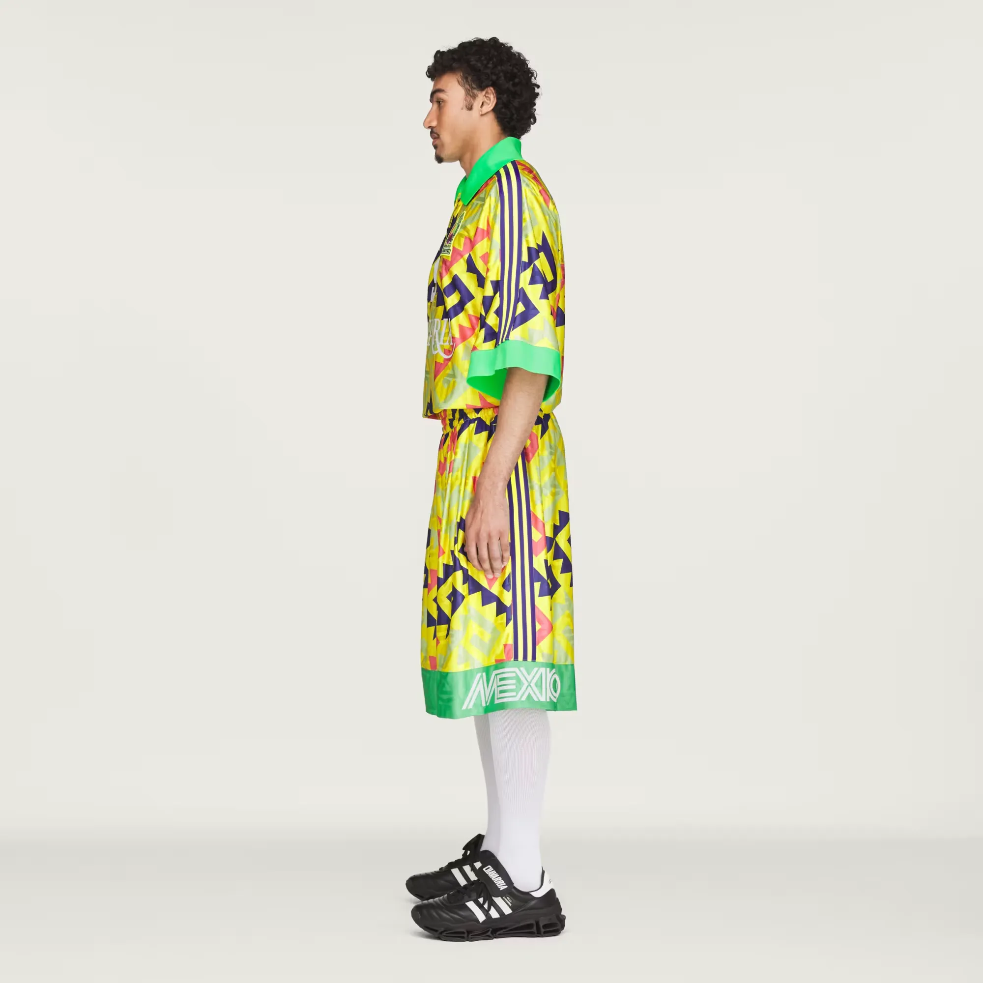 000000_adidas-Chavarria-AOP-Short_Solar-Lemon-Pure-Purple-Solar-Turbo_KU7804_img1