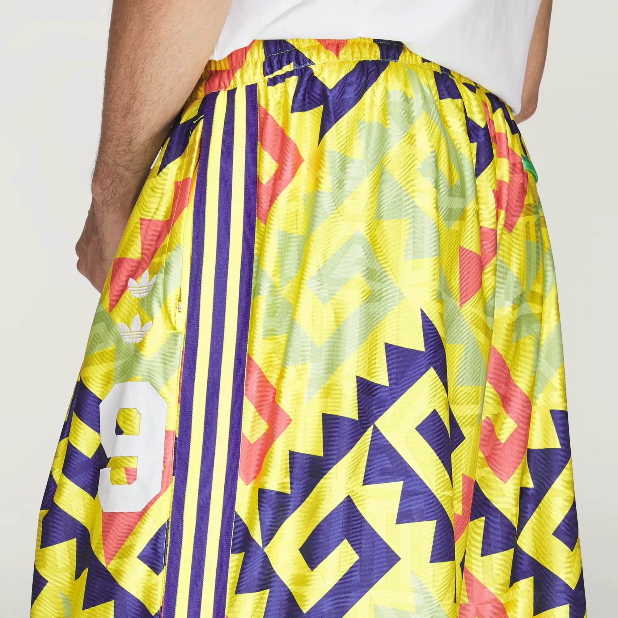 000000_adidas-Chavarria-AOP-Short_Solar-Lemon-Pure-Purple-Solar-Turbo_KU7804_img8